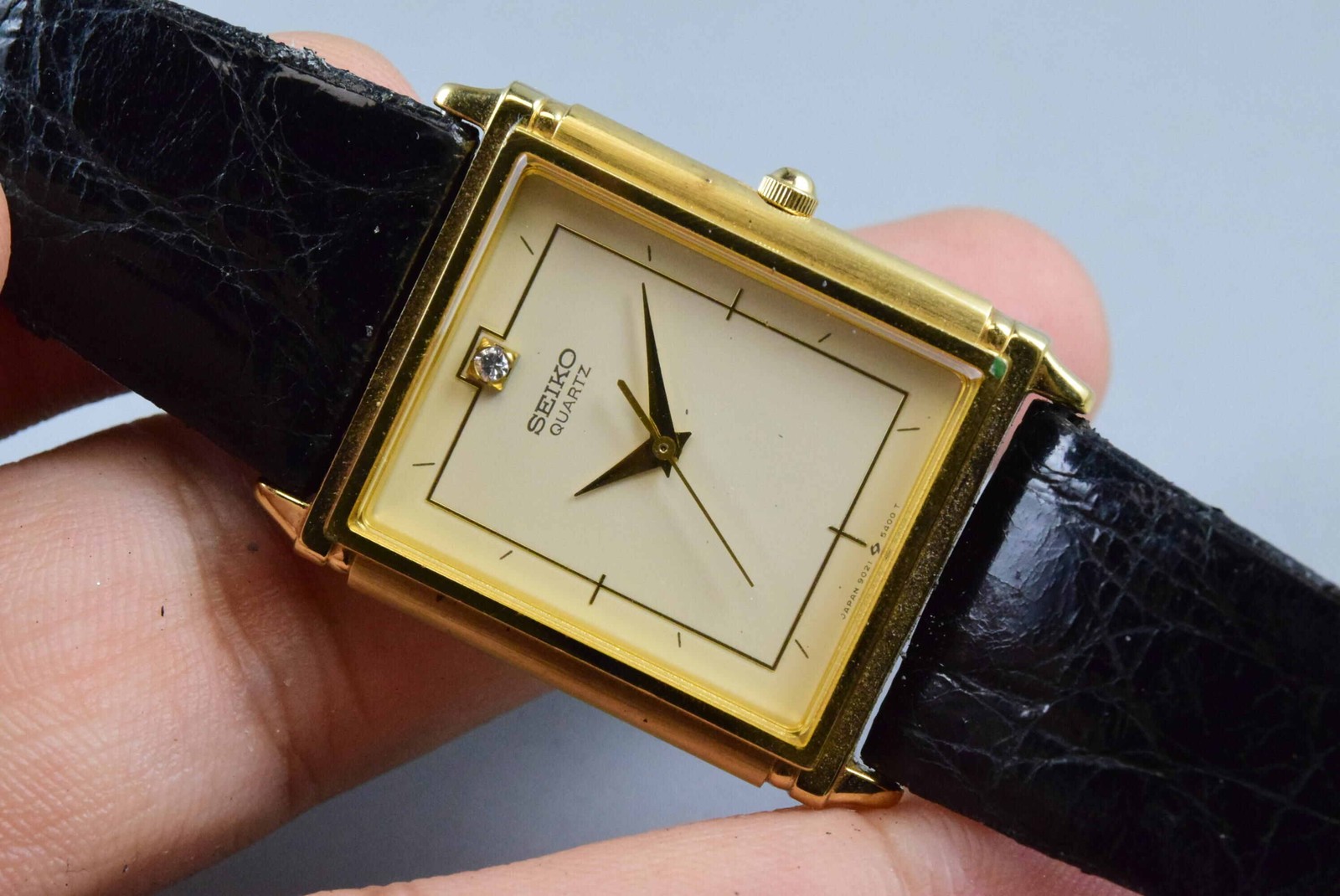 Vintage watch Seiko 9021-5300 Yellow Men Quartz Tank 28mm