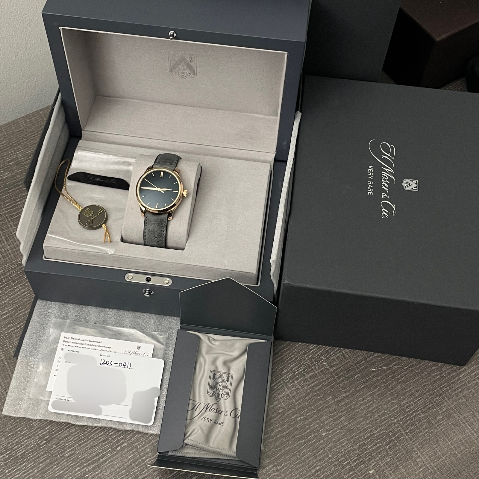 H.Moser & Cie. Endeavour Centre Seconds UNWORN 5/2026 Vantablack Red Gold Watch