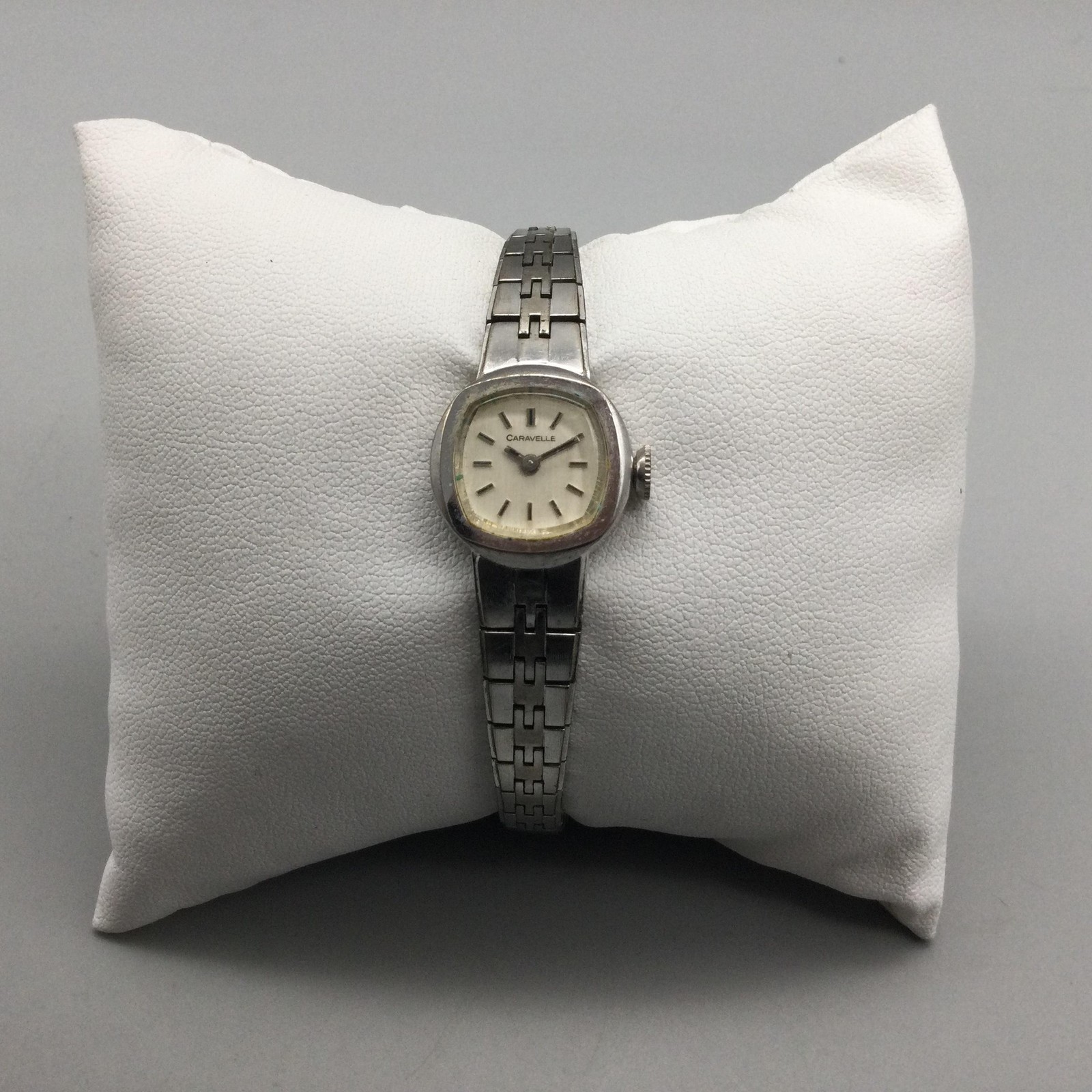 Vintage Caravelle Womens Watch 16mm Cream Dial Silver Tone Bracelet Manual 6.5″