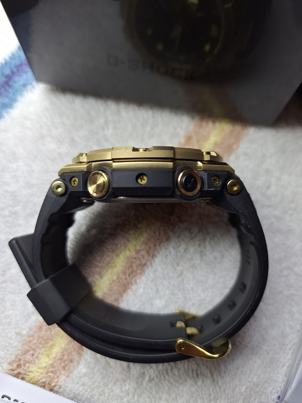 Casio G-SHOCK GST-B100 Bluetooth 200m Black Dial Gold Case Resin Strap Box