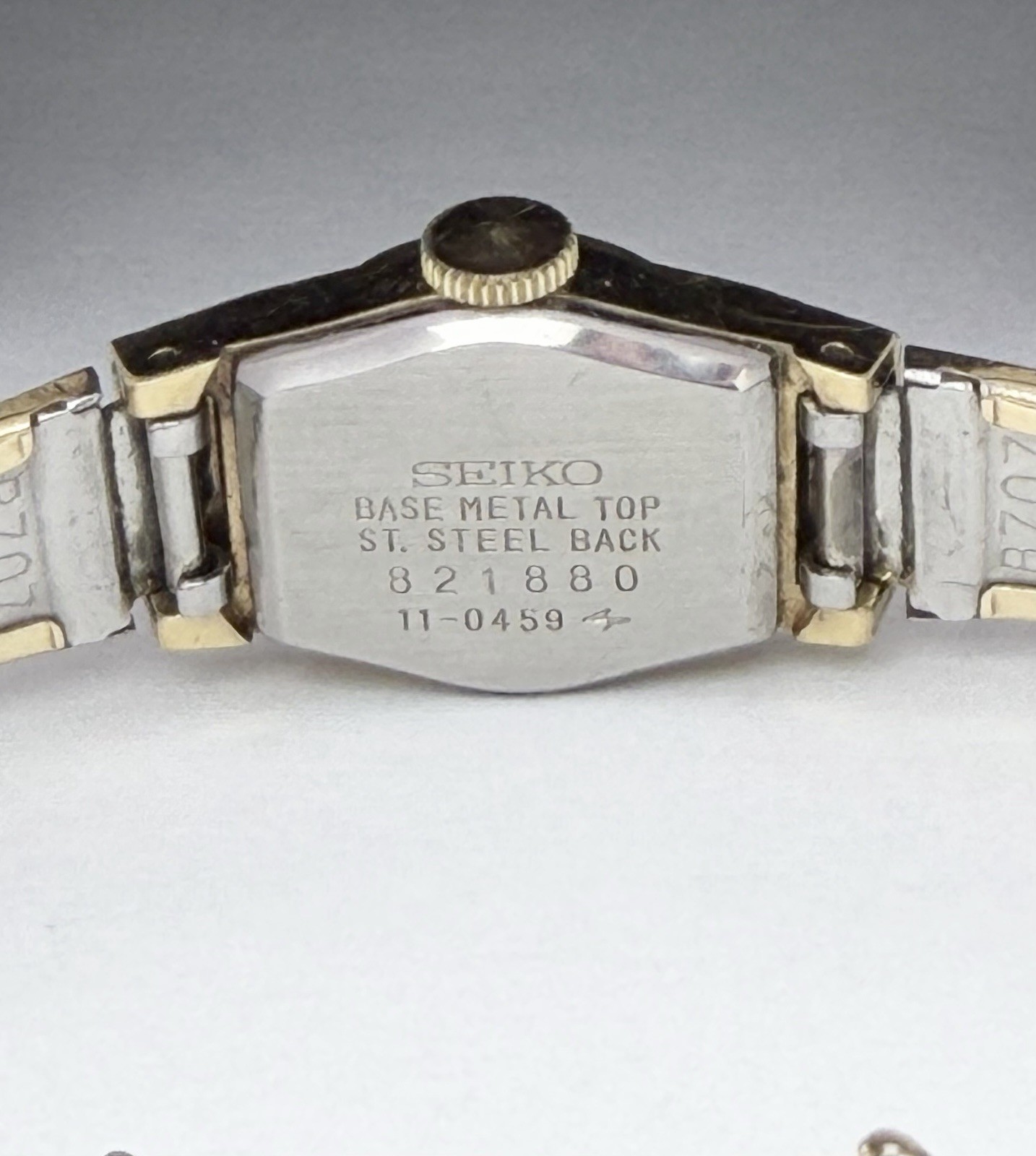 Vintage Seiko Womens Watch 16mm Champagne Dial Gold Tone Manual 11-0459 6”