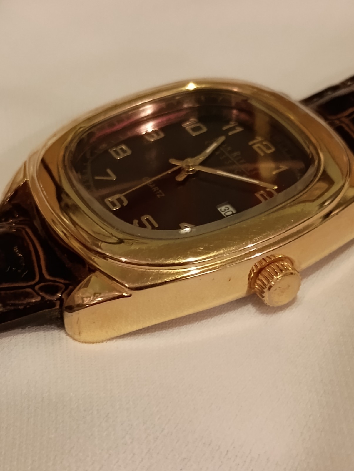 Vintage Joan Rivers Classics Gold Toned Large Faced Quartz Watch! Spectacular!!