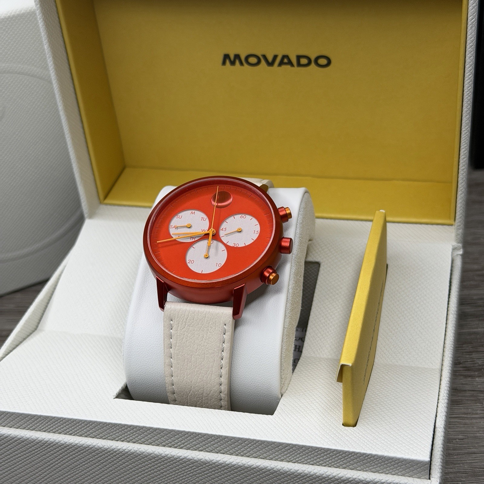 NEW✅SWISS✅ Movado FACE Red Dial Cream Leather Chrono Aluminum Men Watch 3640150