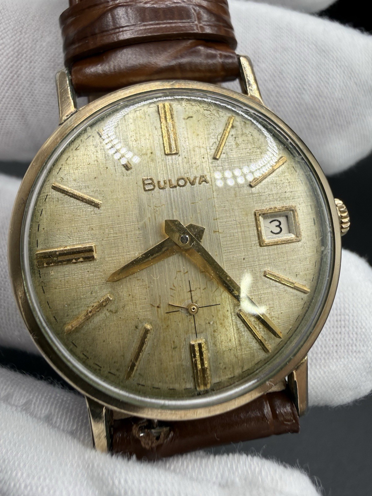 Vintage Bulova 17 Jewel Manual Wind Watch 33.7mm Cal 11BLB Date Gold Filled Runs