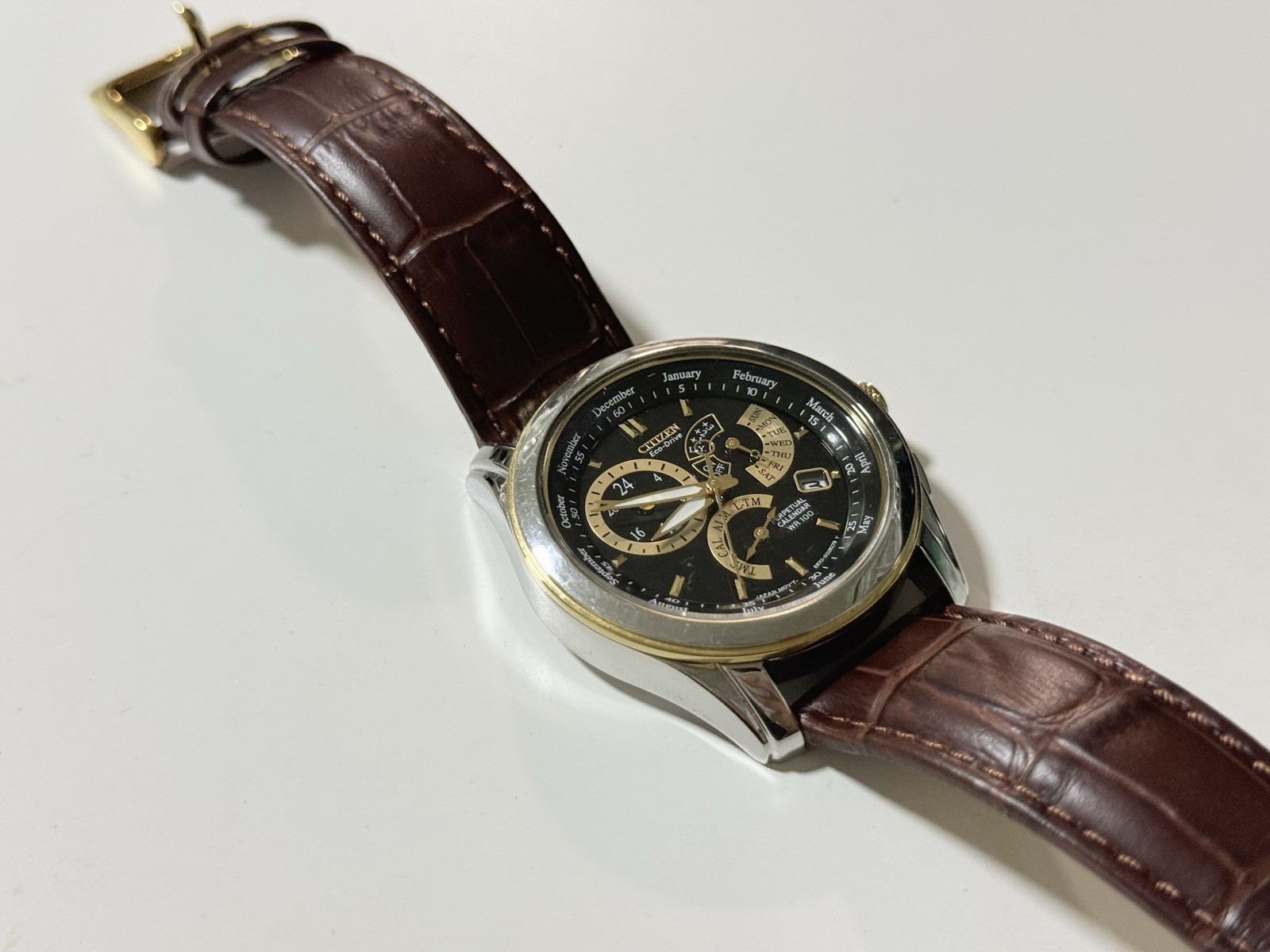 Citizen Eco Drive Watch E870-S015294 Calibre 8700 Gold Silver 2 Tone Black Dial