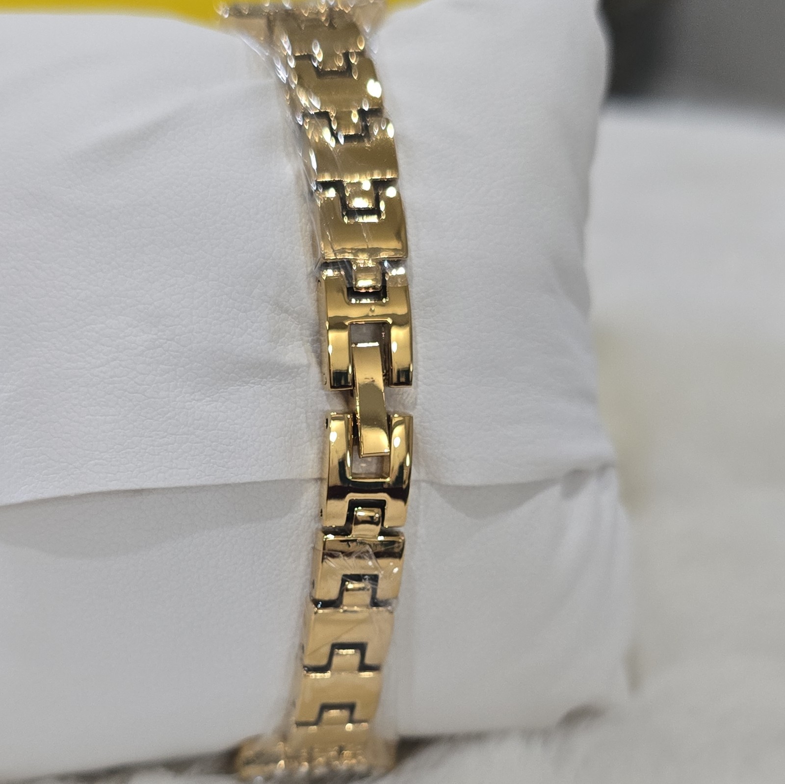 🔥🔥NIB Rhinestone Embroidered Invicta Wildflower Women’s Watch – 32mm, Gold