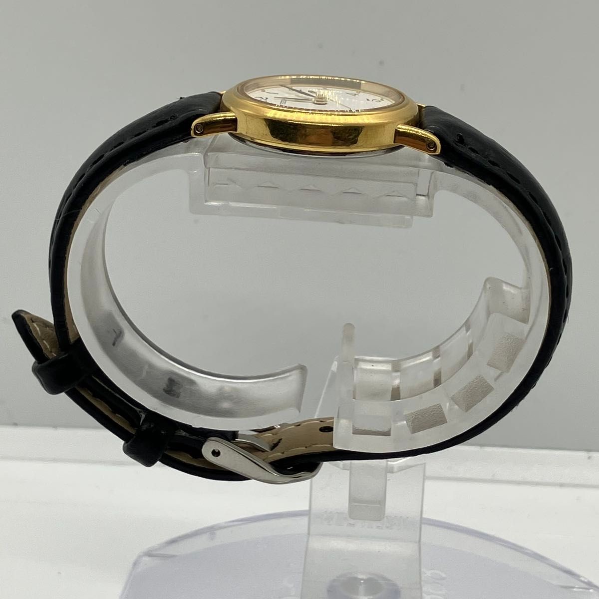 Working Model SEIKO Wristwatch Gold Case White Dial Arabic Numbers Quartz