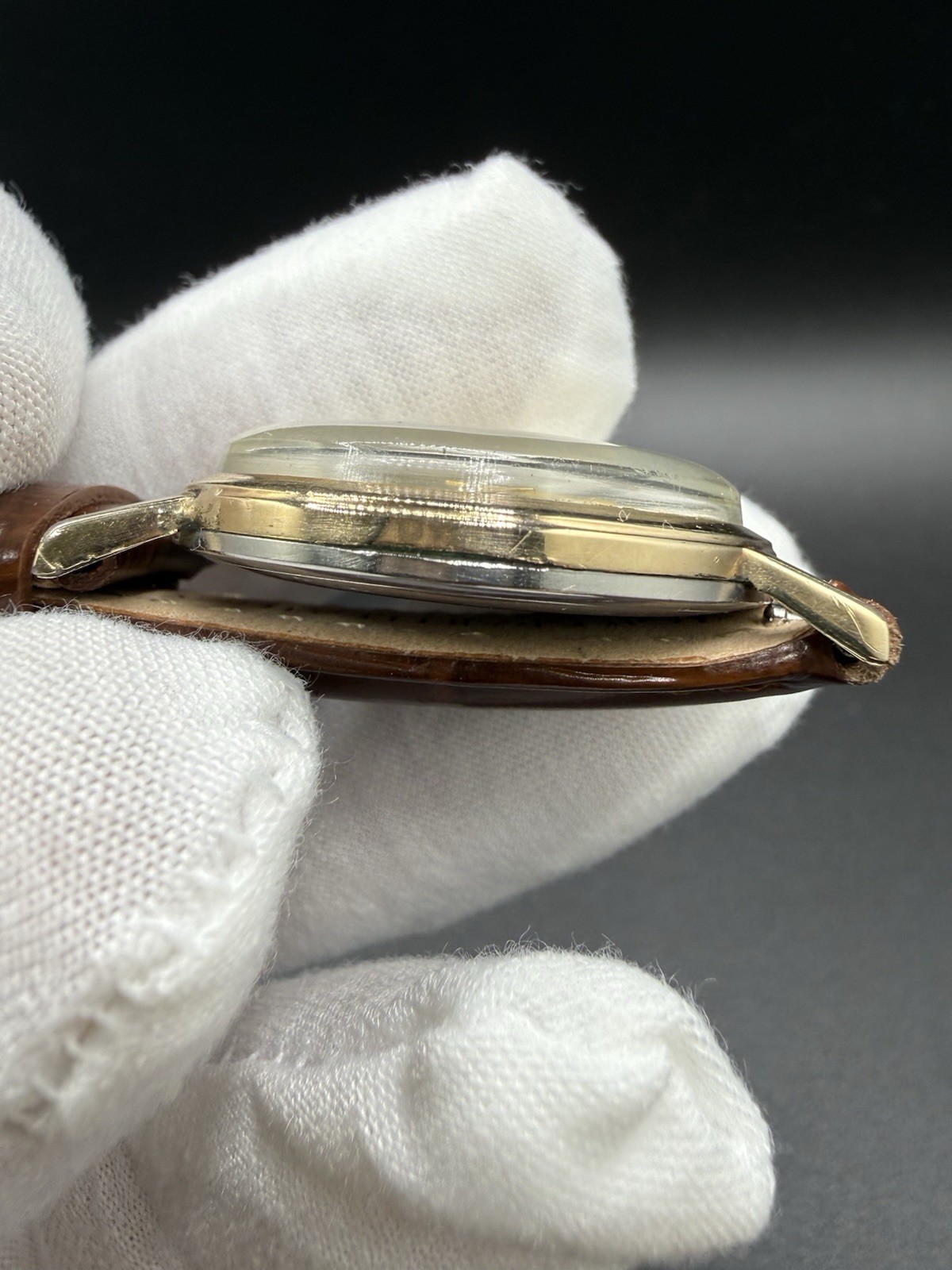 Vintage Bulova 17 Jewel Manual Wind Watch 33.7mm Cal 11BLB Date Gold Filled Runs
