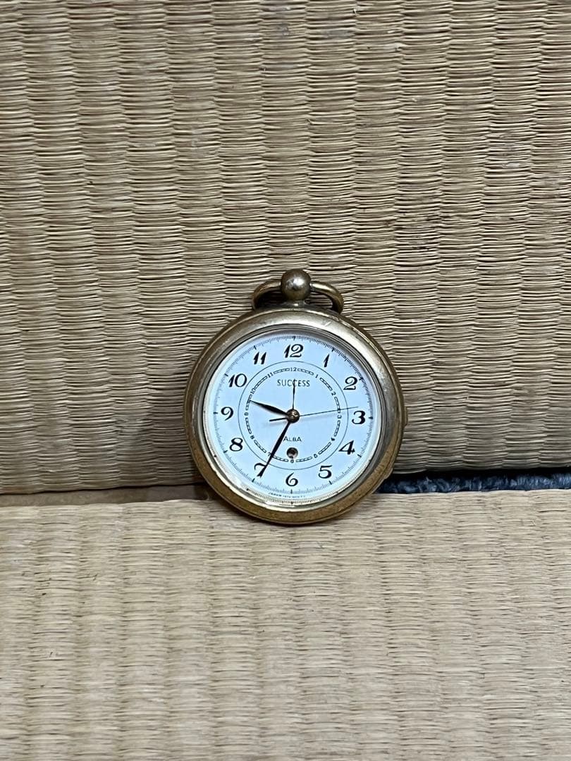 Seiko QZ Y974-9A00 Success Alba Ivory Dial