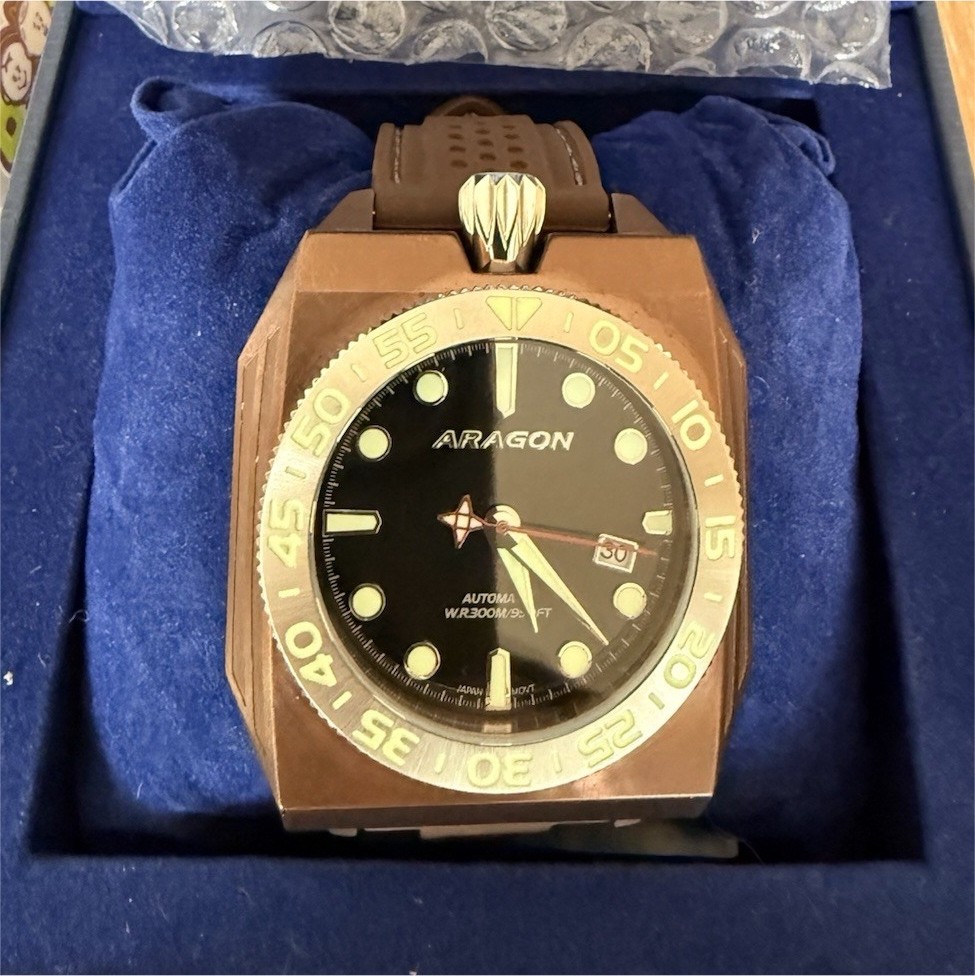ARAGON Divemaster Auto Diver 200m Black Dial Brown Case Rubber Strap Box
