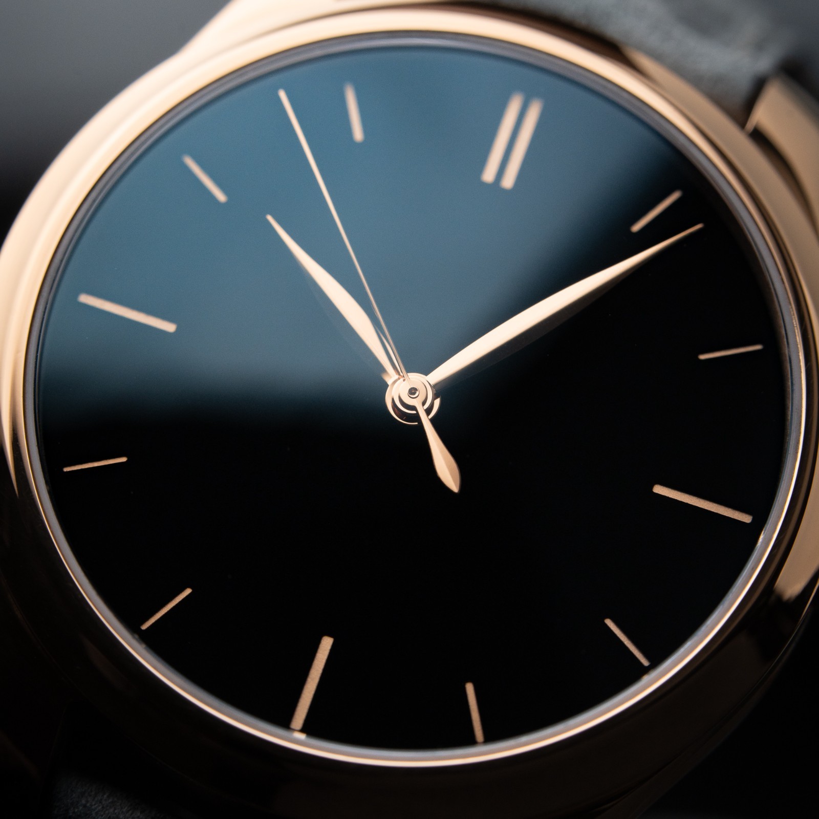 H.Moser & Cie. Endeavour Centre Seconds UNWORN 5/2026 Vantablack Red Gold Watch