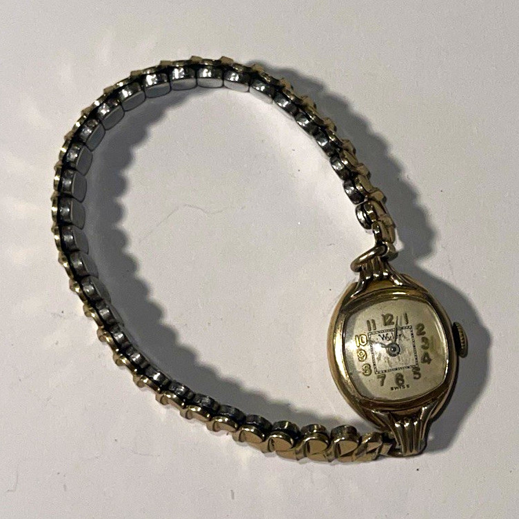 Women’s Dress Analog Wristwatch Silver Metal Bracelet White Dial Gold Case