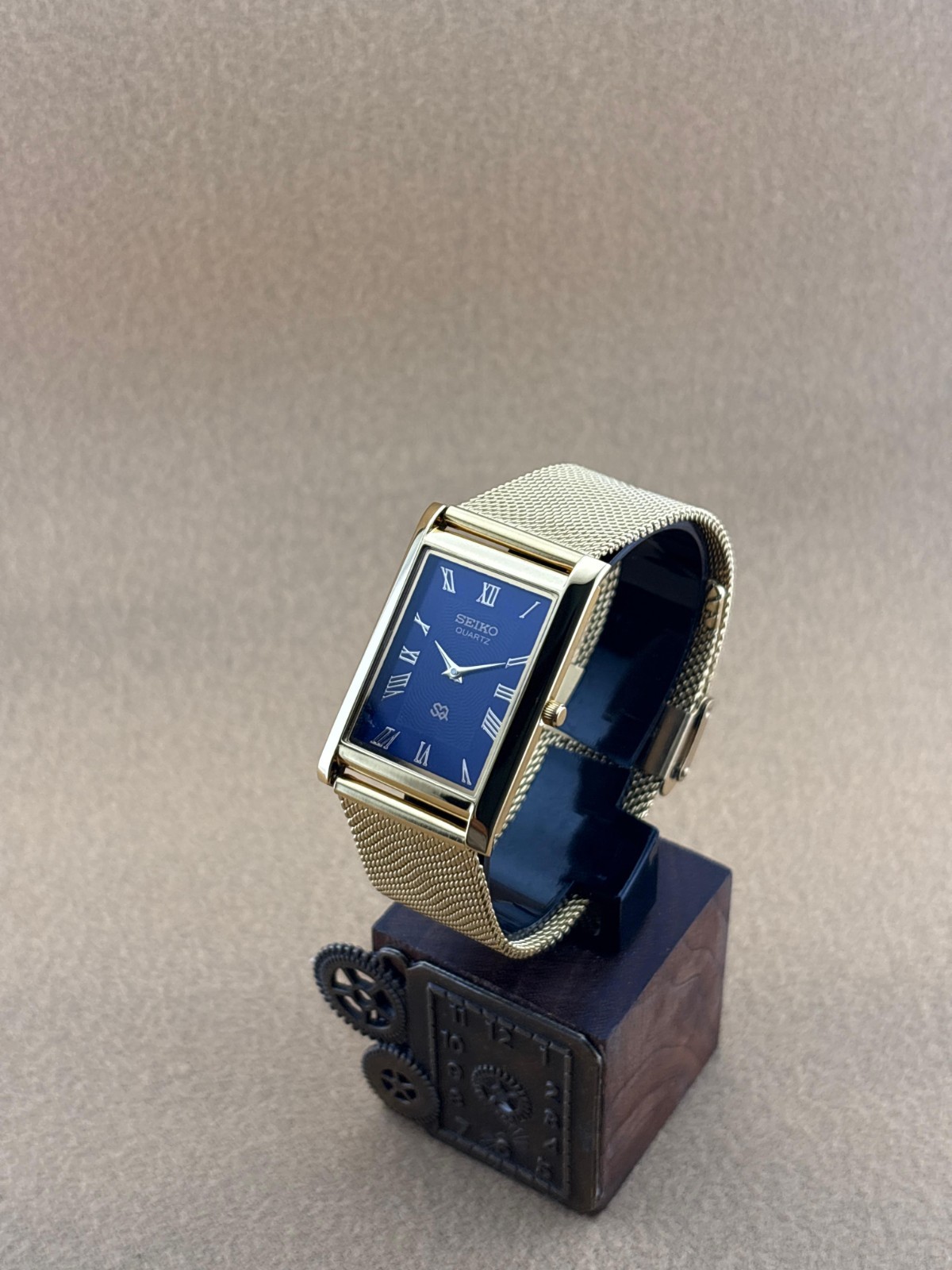 RARE GOLD BLUE Vintage Seiko Slim Quartz Men’s Wrist Watch