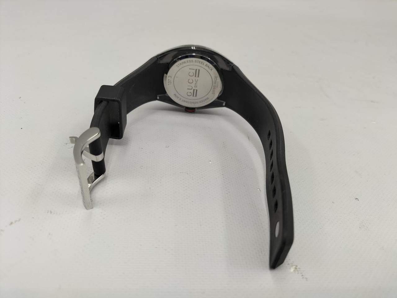Quartz Analog Watch Model Number YA137301 GUCCI