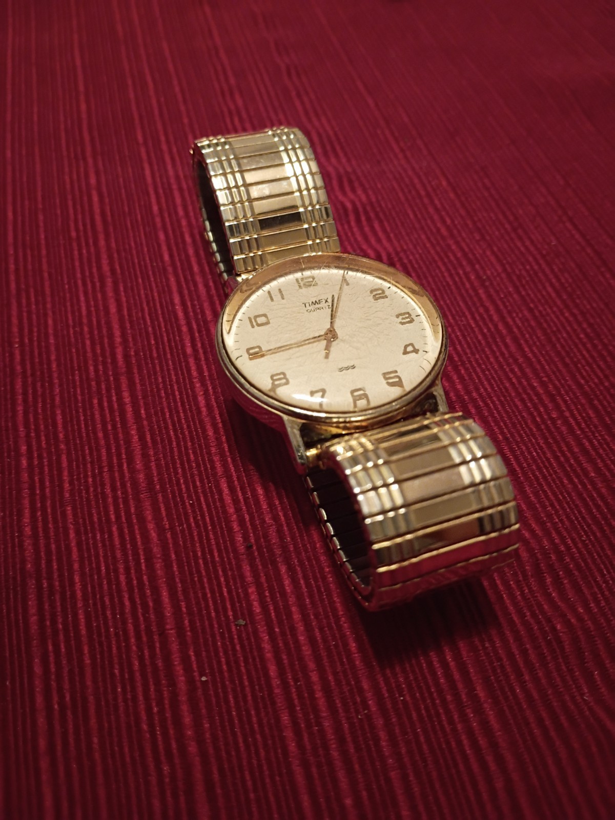 Vintage Timex Quartz Gold Tone White Dial Arabic Numbers Expansin Bracelet -RUNS