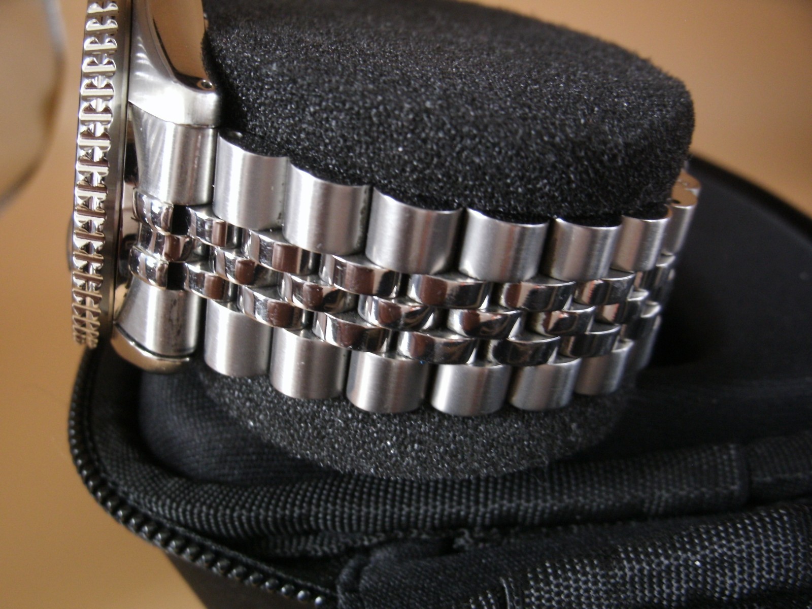 Seiko 4R34-00A0 watch working and keeping time. Blue dial. GMT.