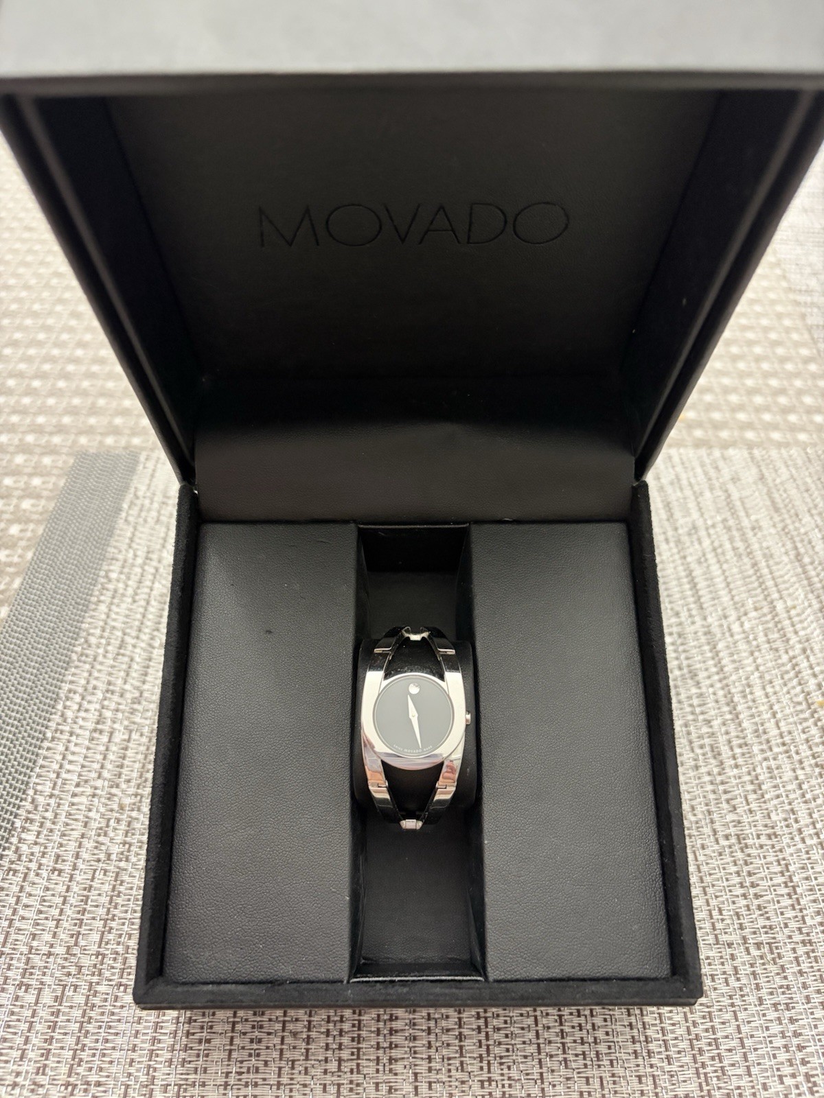 Movado Museum Women’s Quartz 24mm Silver SS Bracelet Box/Manual. Boxes included