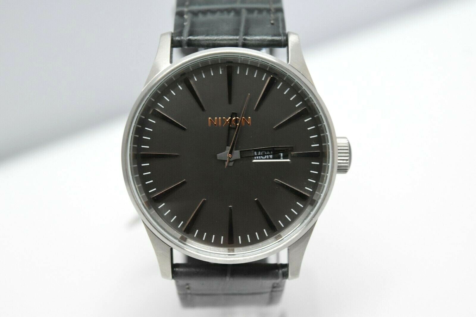 New Nixon Sentry Leather Blue Gray Date Day A105 2145-00 $150 Watch