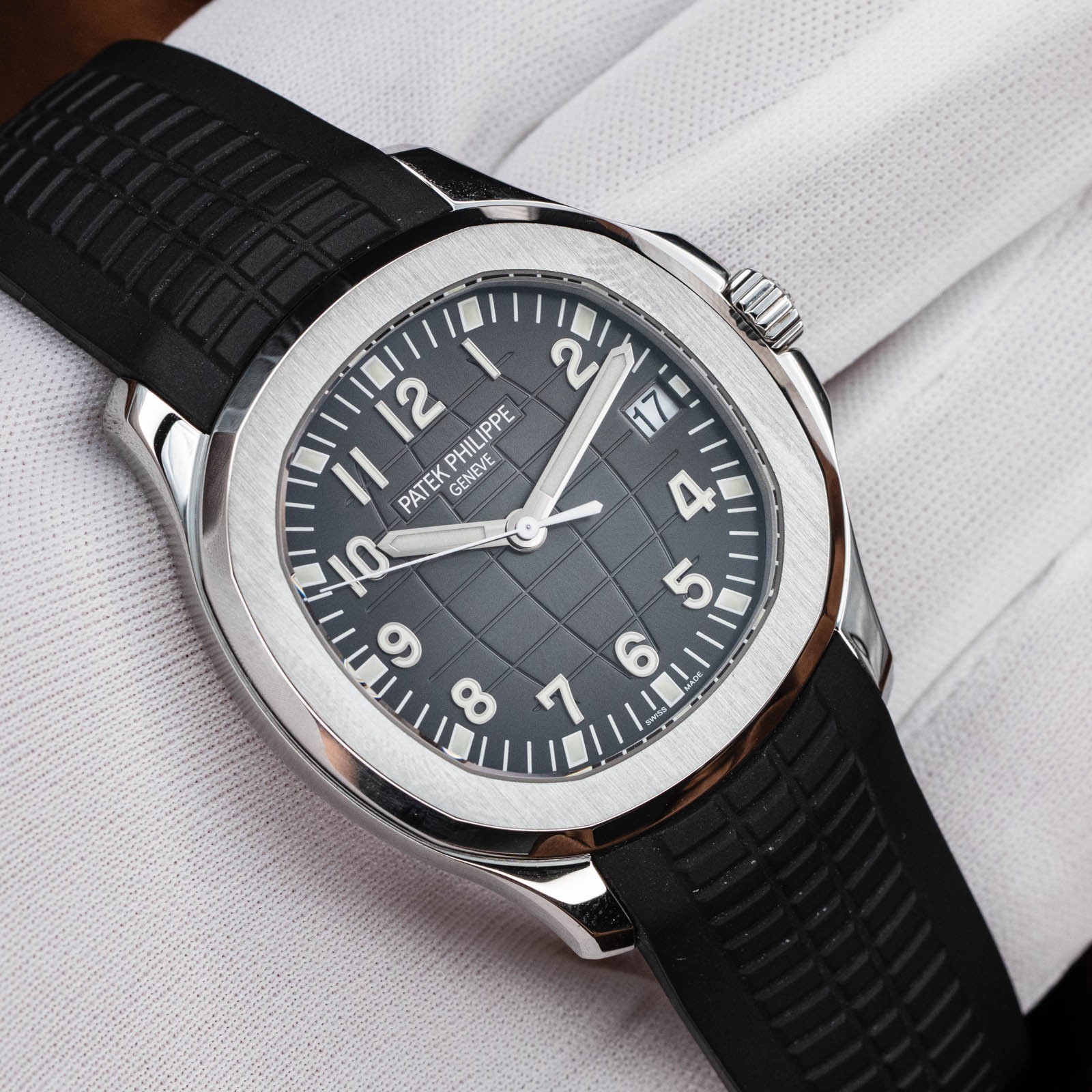 Patek Philippe Aquanaut Black Dial & Rubber Strap 5167A-001 – Full Set