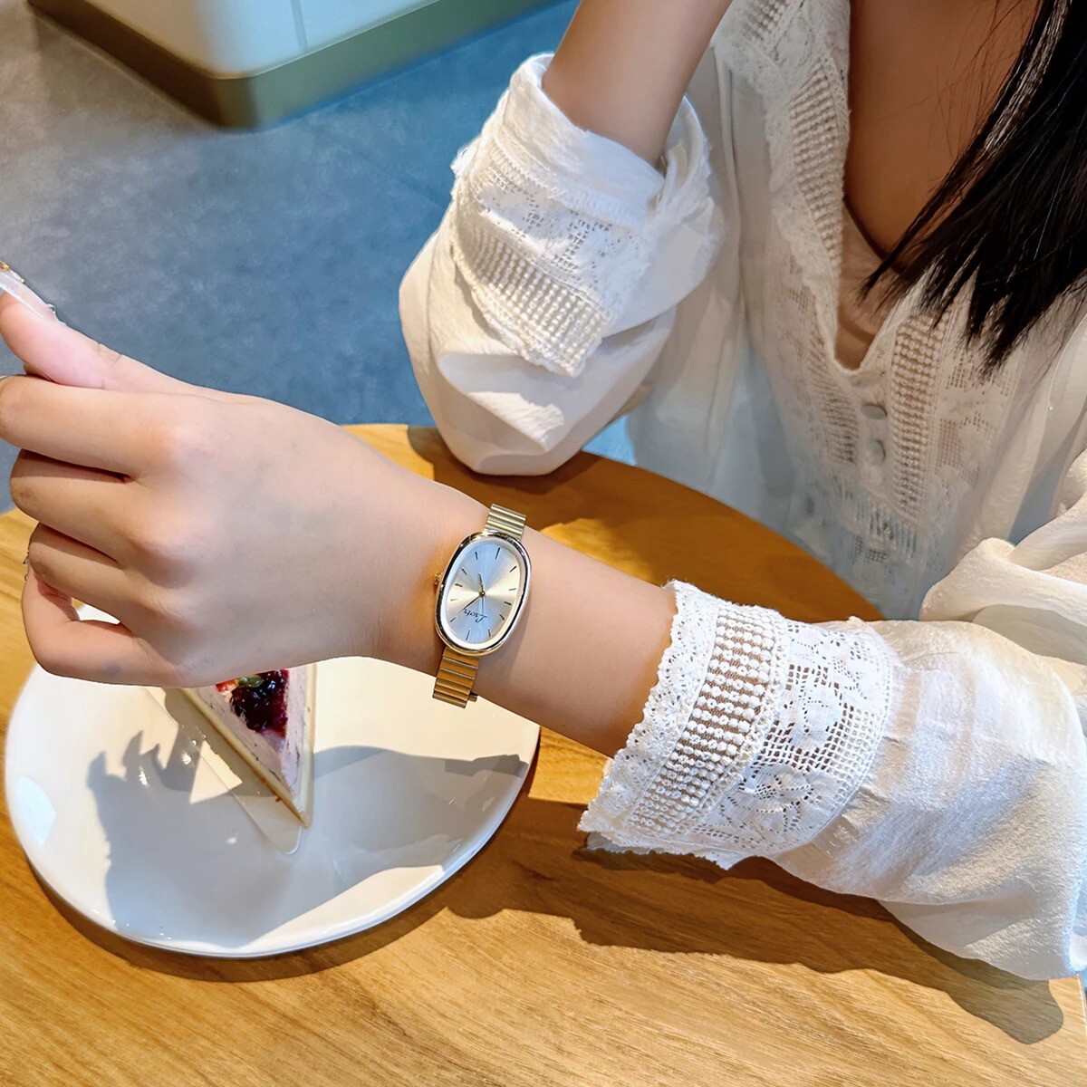 Chain Oval Watch In Gold Color