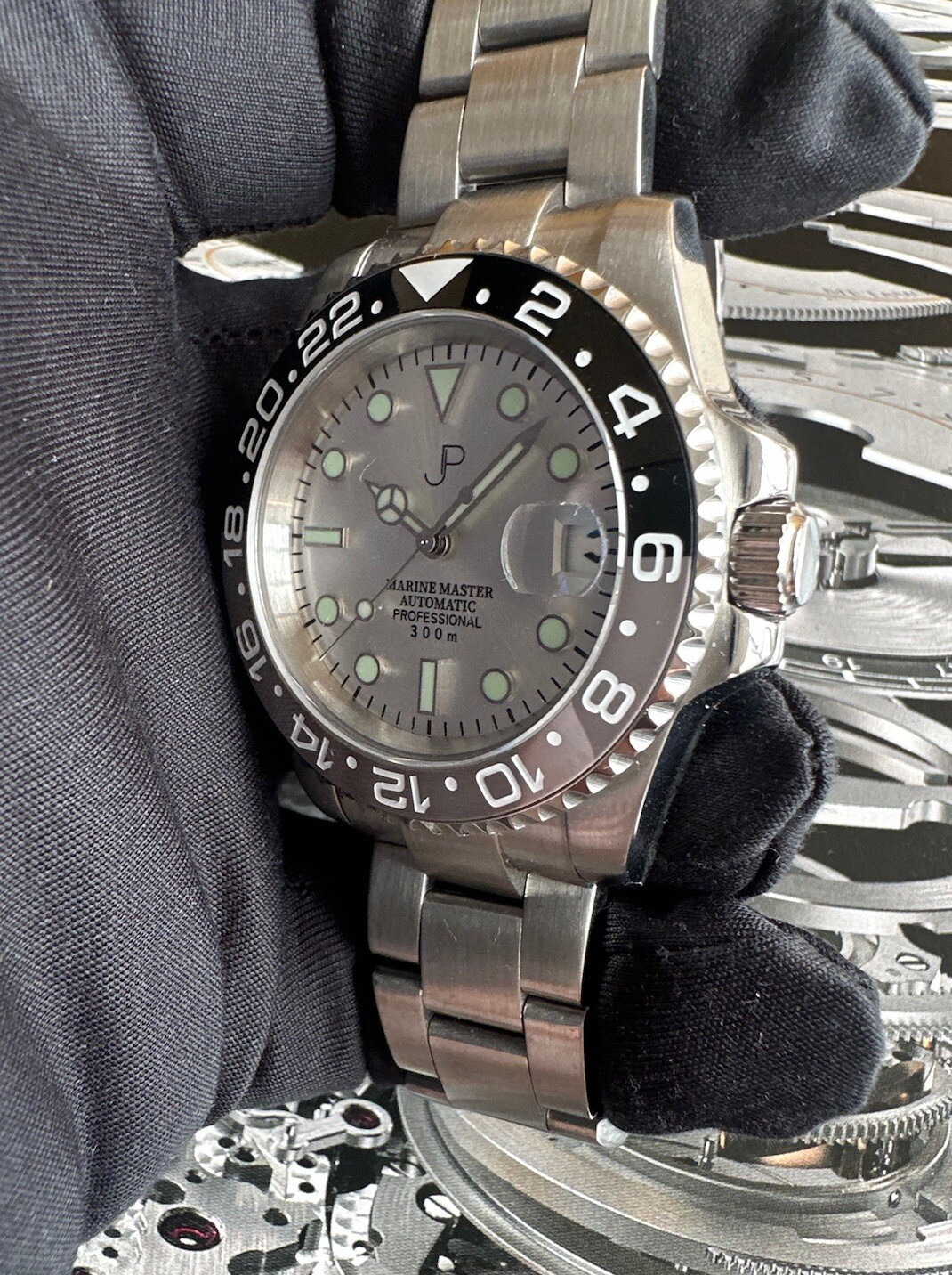 seiko nh35 JP custom 40m automatic White/silver Opaline Dial Black & Grey Bezel
