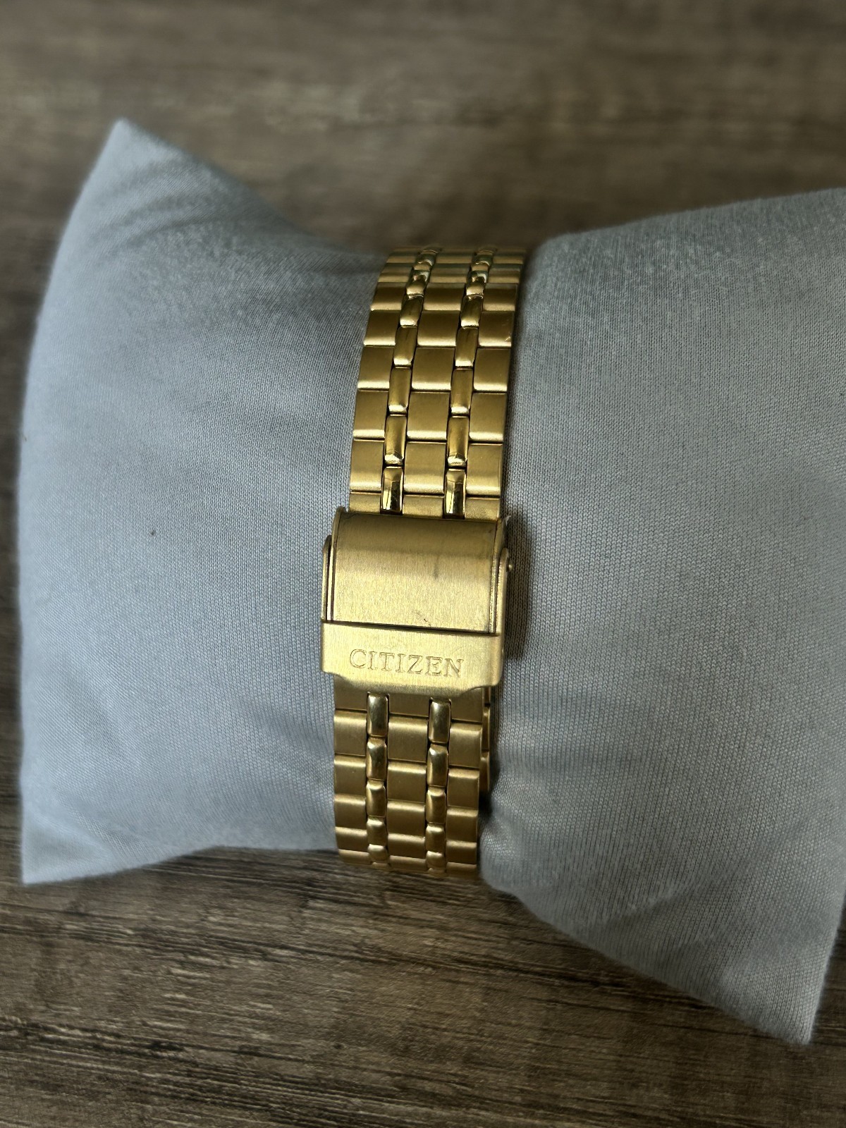 Citizen Quartz Gold-Tone Watch – Diamond Pattern Dial – Square Case – Vintage NO
