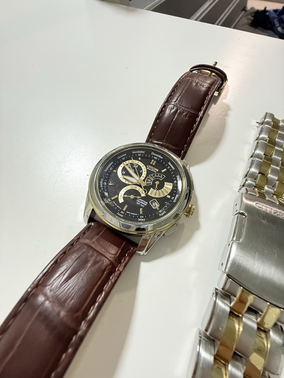 Citizen Eco Drive Watch E870-S015294 Calibre 8700 Gold Silver 2 Tone Black Dial