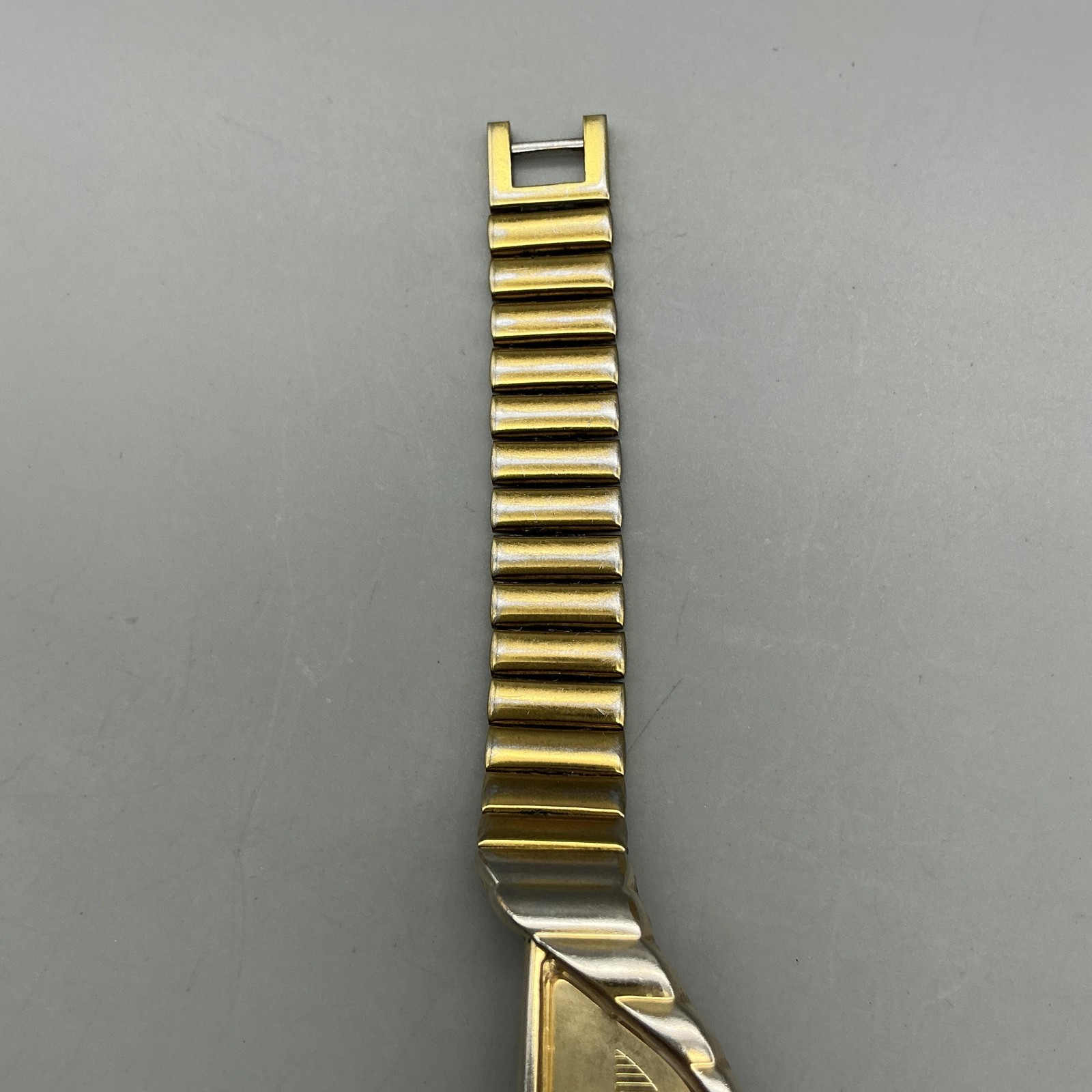 Seiko Half Moon 1F20-5D59 Women Watch 14mm Gold Tone Dial CRACKED CRYSTAL 6.25″