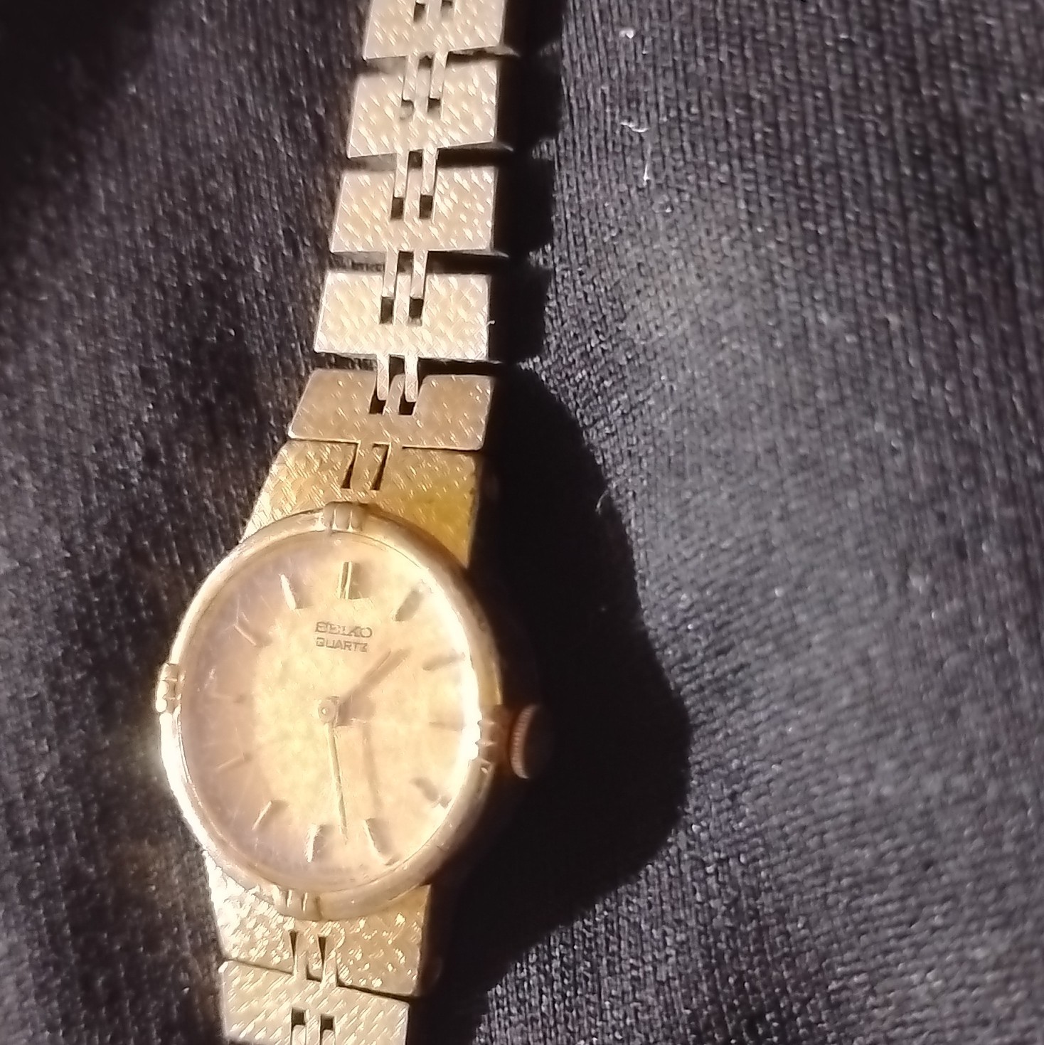 Seiko Quartz Men’s Gold Tone Analog Textured Dial Stick Indices Metal Bracelet