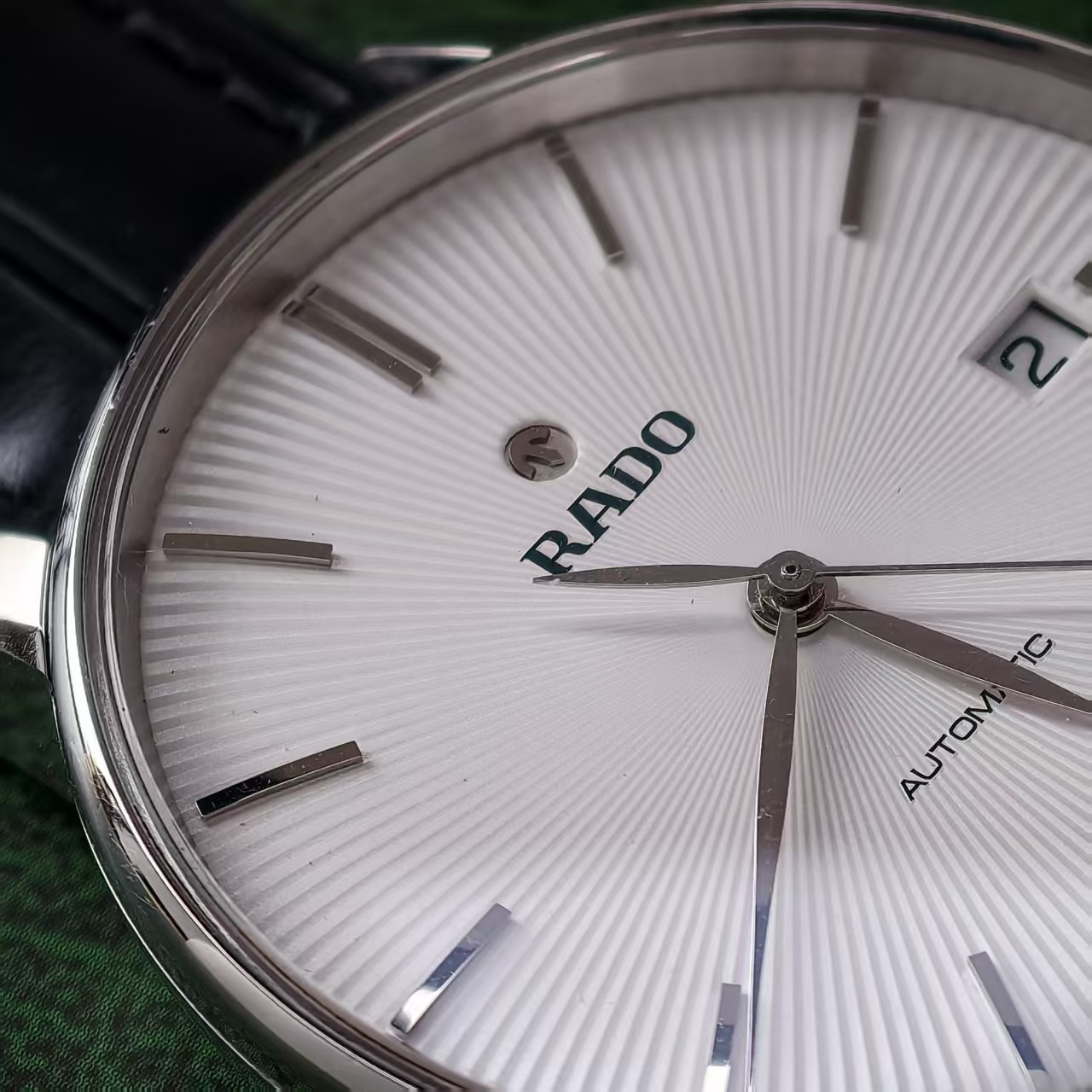 Rado White Dial Centrix R22860015 Men’s Watch Automatic 37.7mm Date Sliver Scale