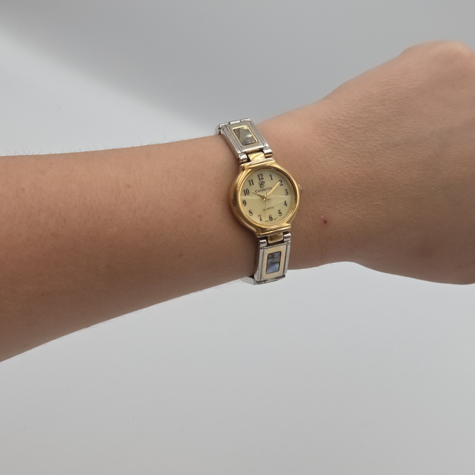 Ladies Celebrity Fashion Analog Silver Tone 28 mm Quartz Watch with Rhinestones