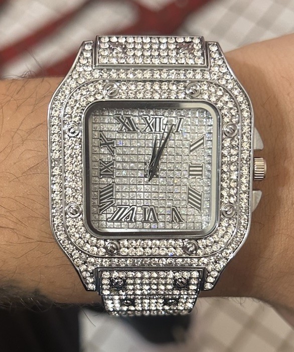 Luxury Square Silver Wristwatch Diamond Pattern Dial Roman Numerals Metal Band