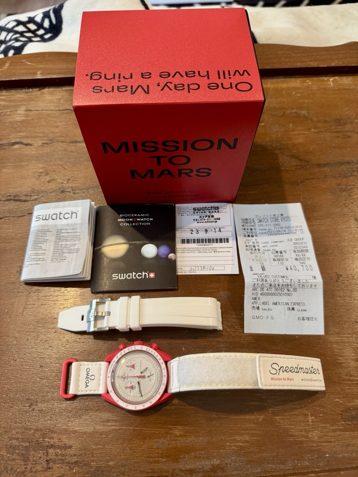Moonswatch “Mission to Mars” + Box & Papers – New Battery/Extra Strap