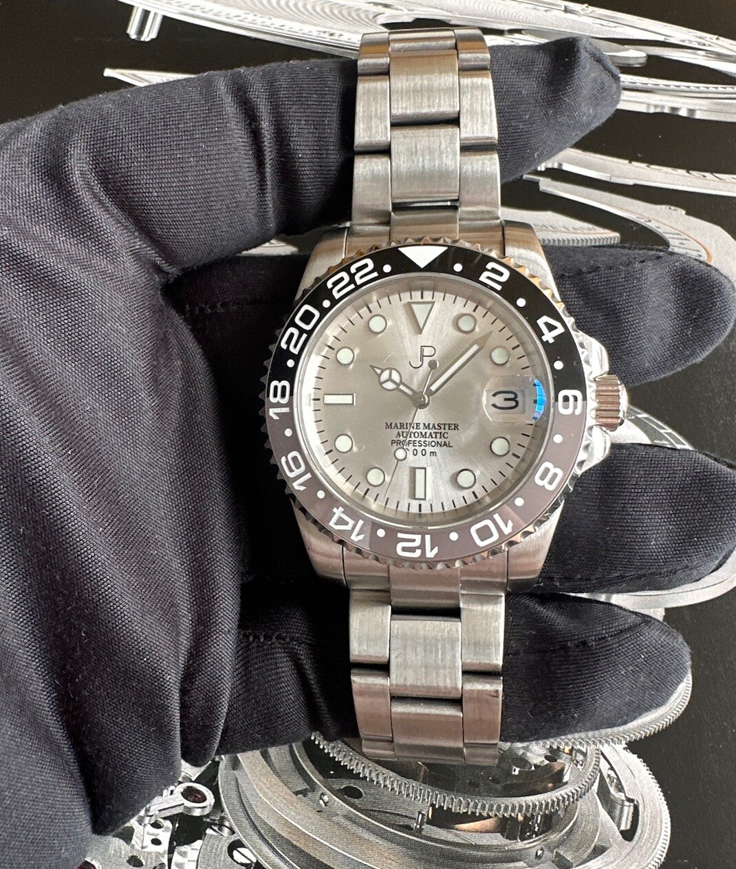 seiko nh35 JP custom 40m automatic White/silver Opaline Dial Black & Grey Bezel