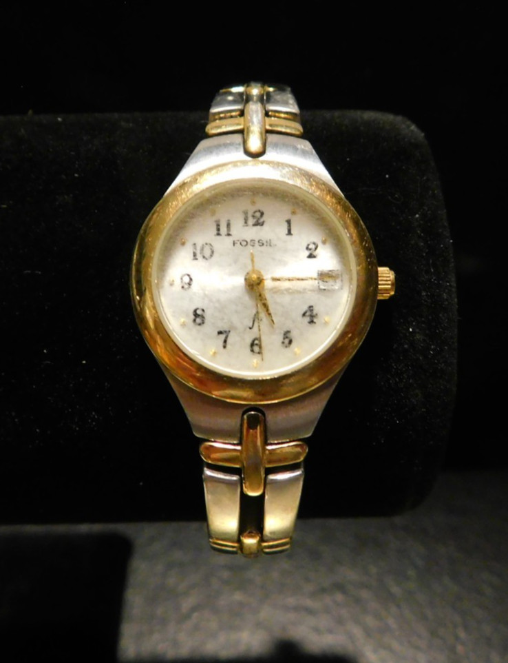 Fossil F2 ES-9439 Silver Tone Watch Runs Great Batt. Inst. 7/2/25