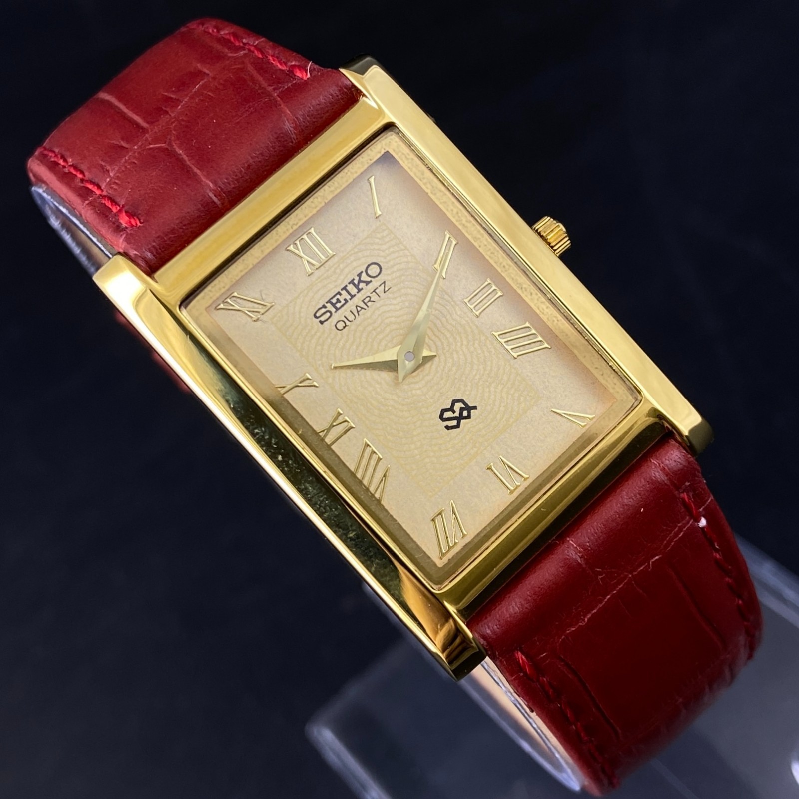 Vintage Seiko Slim Quartz Gold Face Rectangle Japanese 26MM Case Mens Watch S08