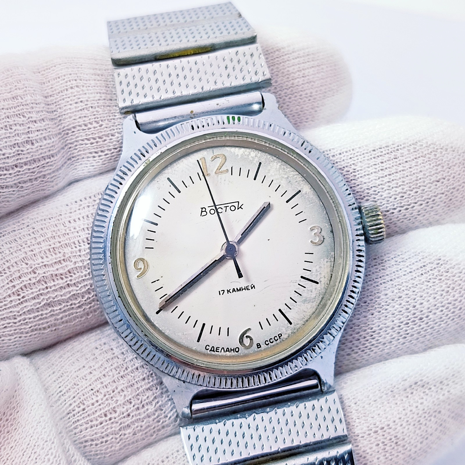 ⭐ VINTAGE Soviet wrist watch Vostok mechanical 2414.A 17 jewels Made in USSR 80s