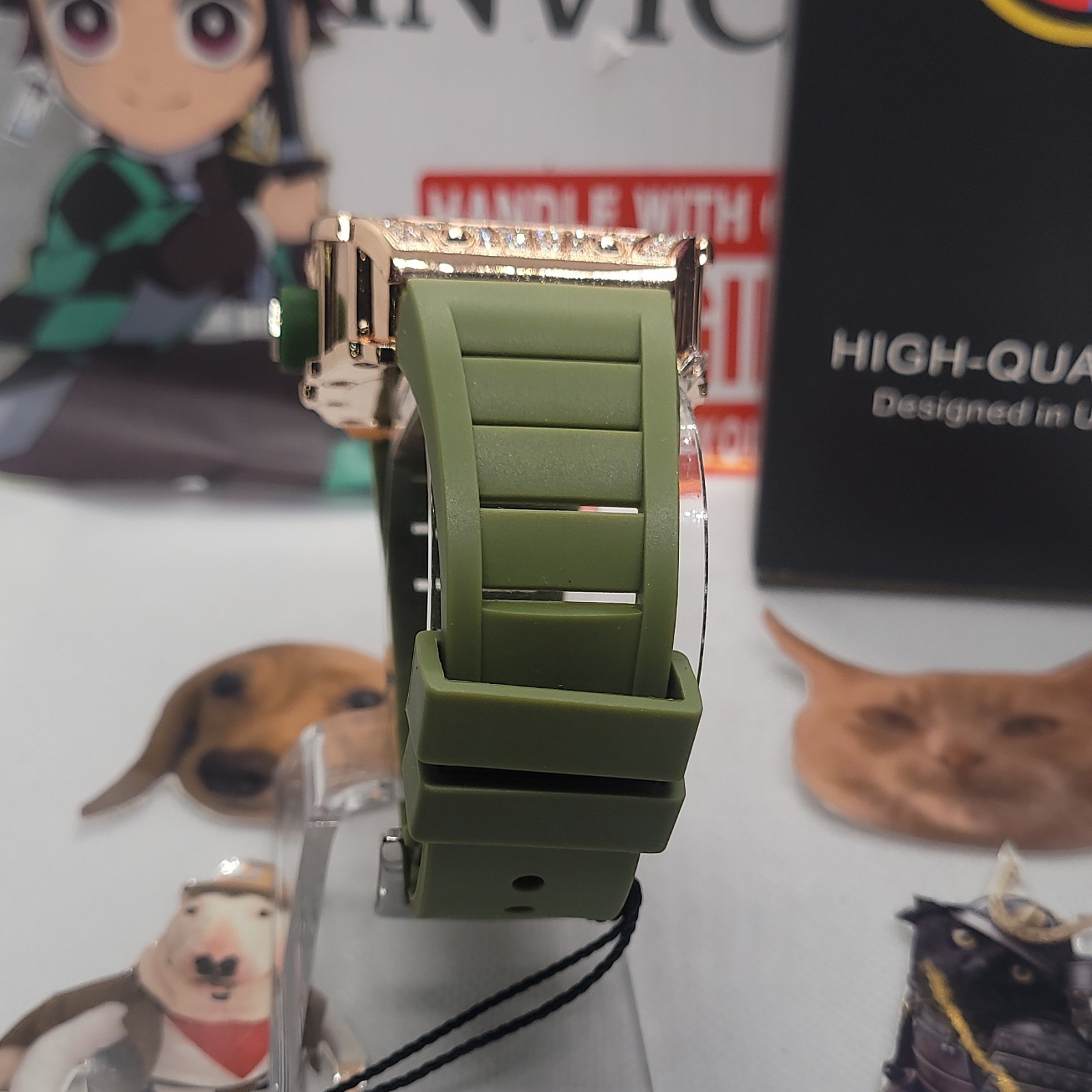 322 AJ Luxury Gem-Set Gold Bezel Green Rubber Strap Diamond Pattern Analog Watch