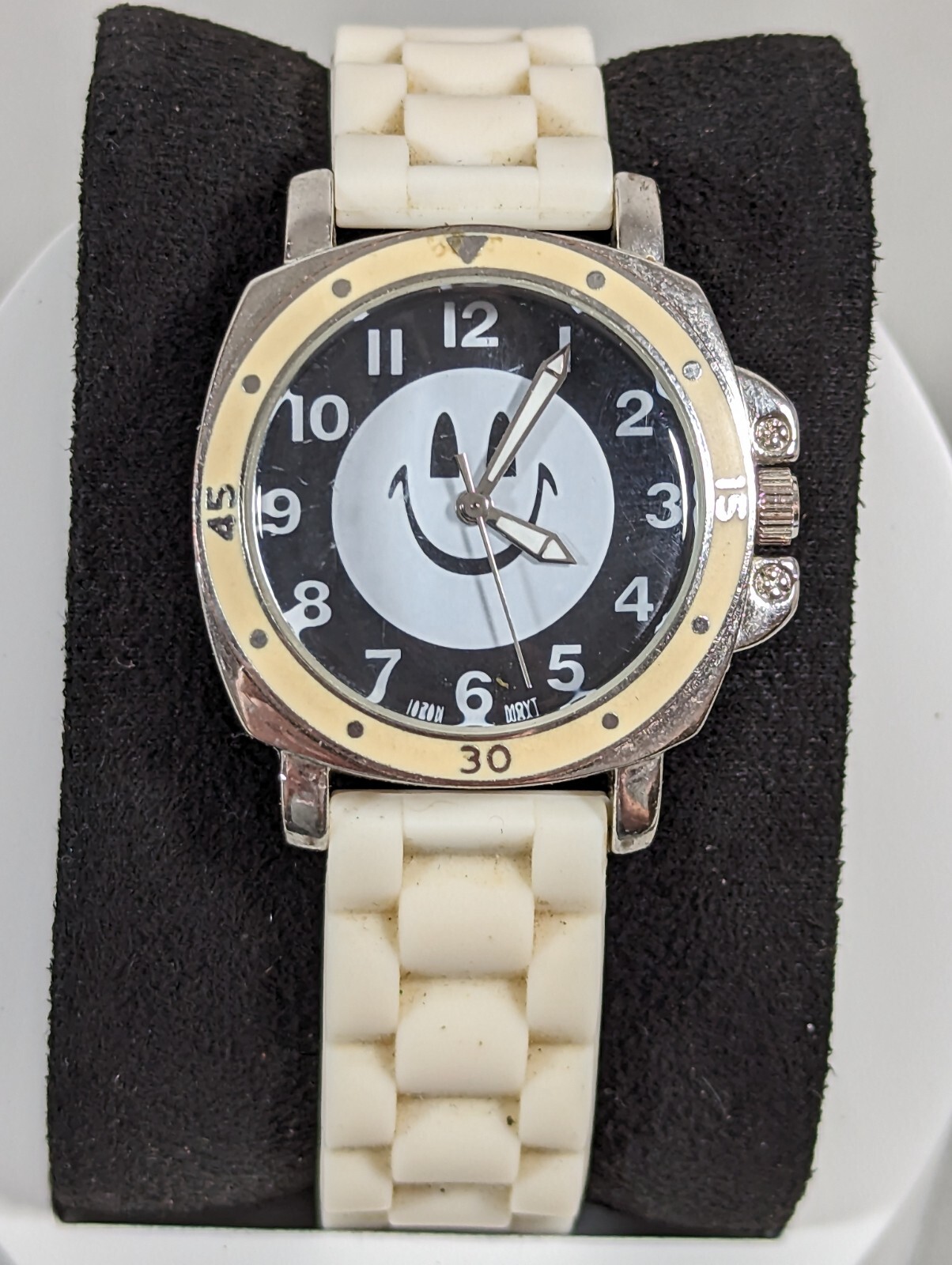 Bora Womans Happy Face Dial Silver Tone Case White Silicone Band Watch