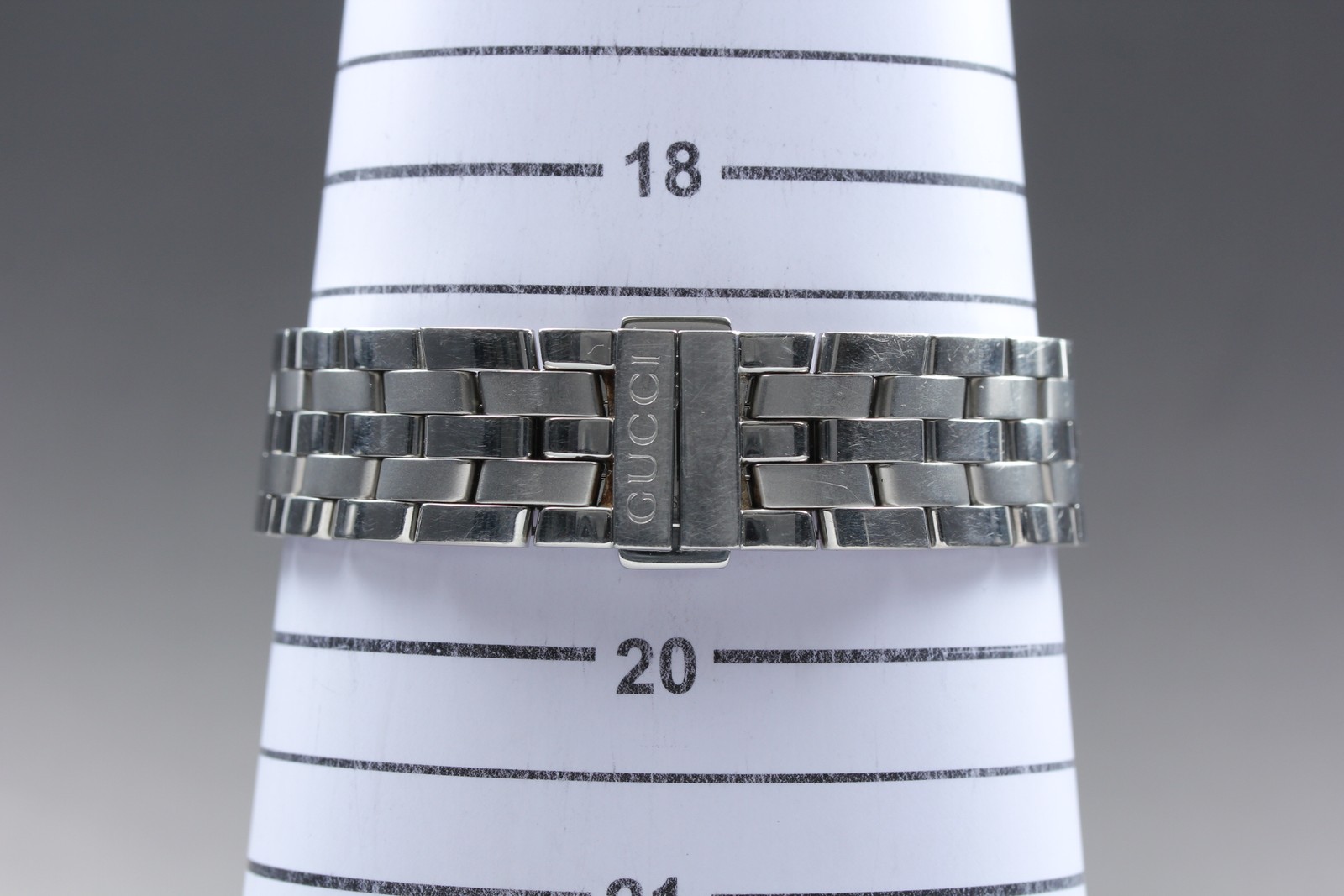 [Near MINT / Full Set Box] GUCCI 5500M Silver Dial 35mm Men’s Quartz Watch JAPAN