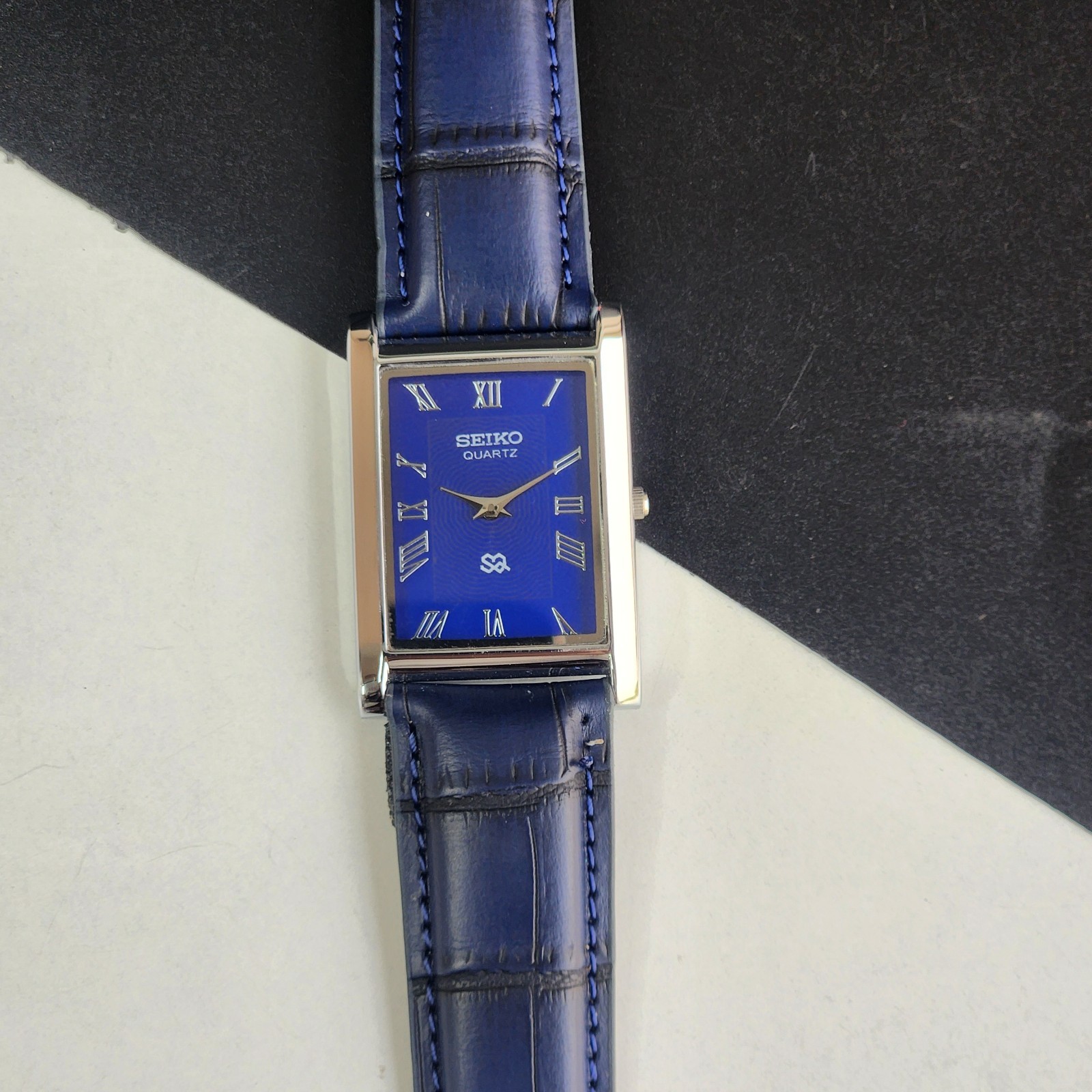 Vintage Seiko Slim Quartz Blue Face Rectangle Japanese 26MM Case Mens Watch S21