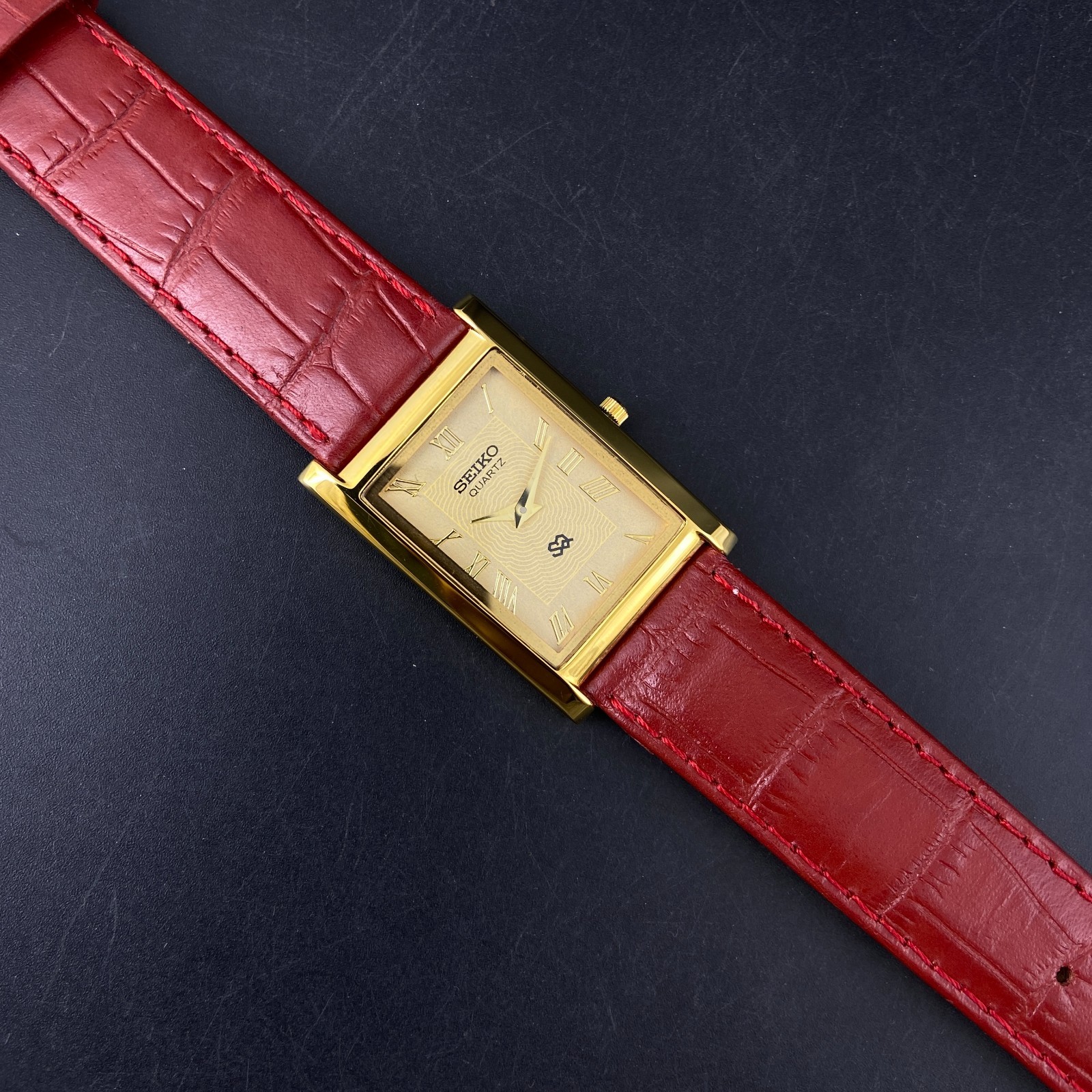 Vintage Seiko Slim Quartz Gold Face Rectangle Japanese 26MM Case Mens Watch S08