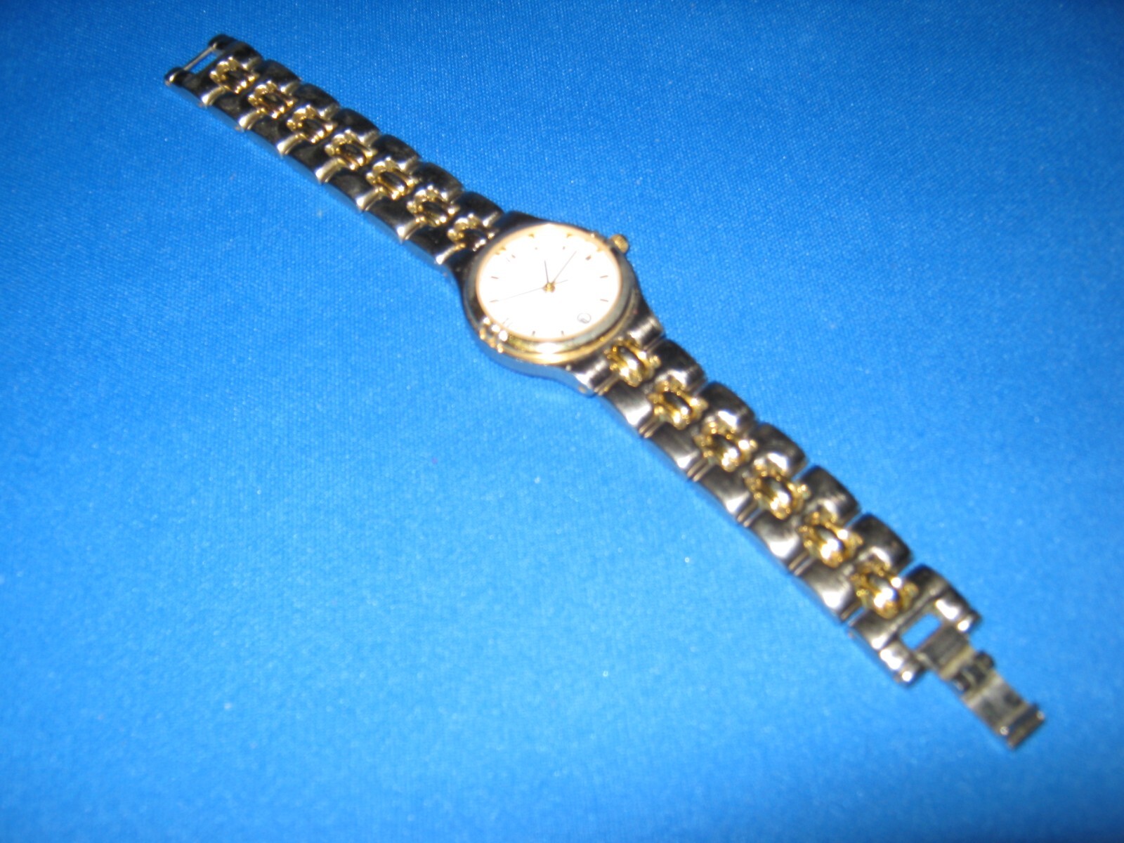 Regency Fashion Quartz Watch with Metal Bracelet New Battery