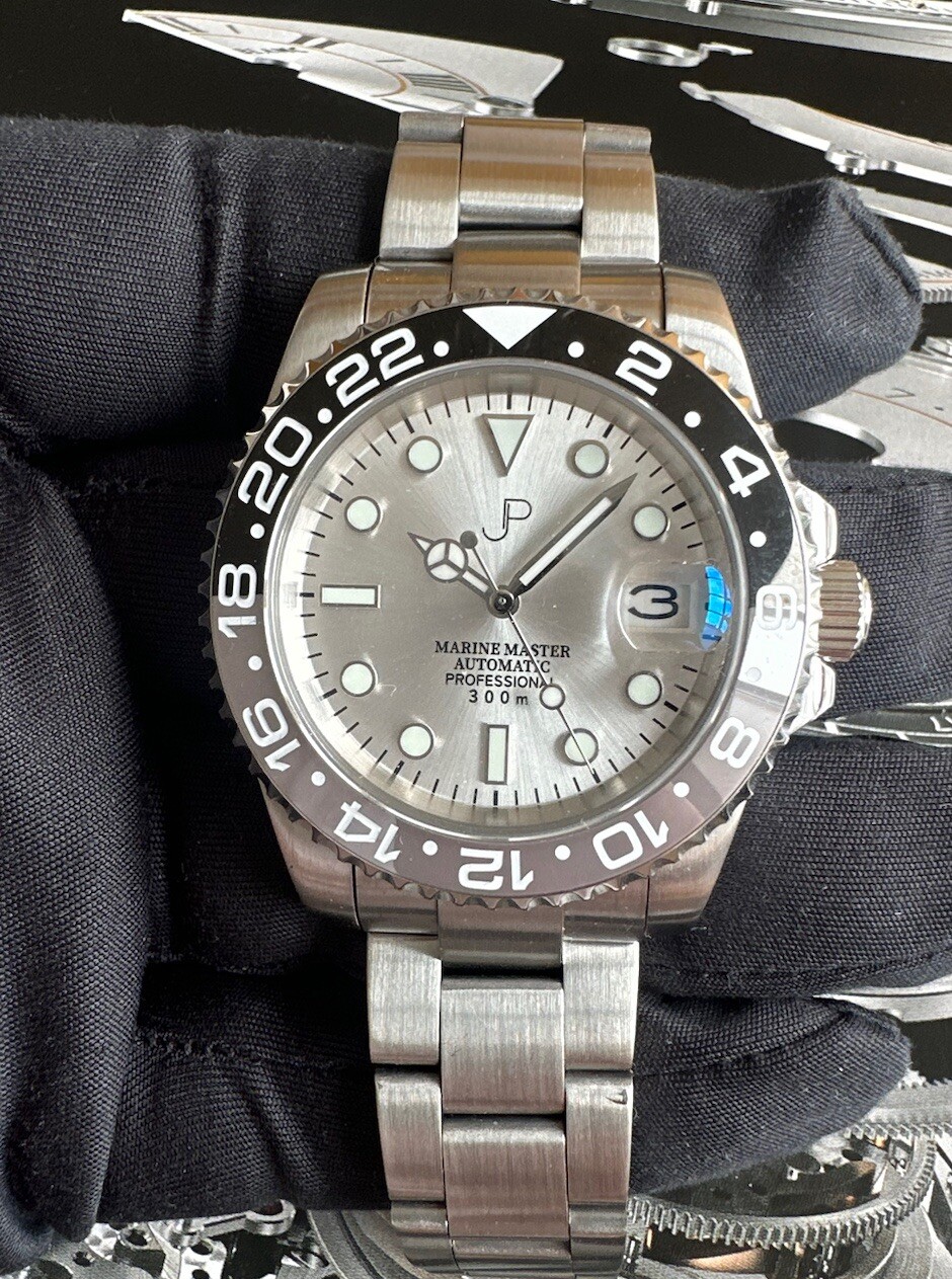 seiko nh35 JP custom 40m automatic White/silver Opaline Dial Black & Grey Bezel