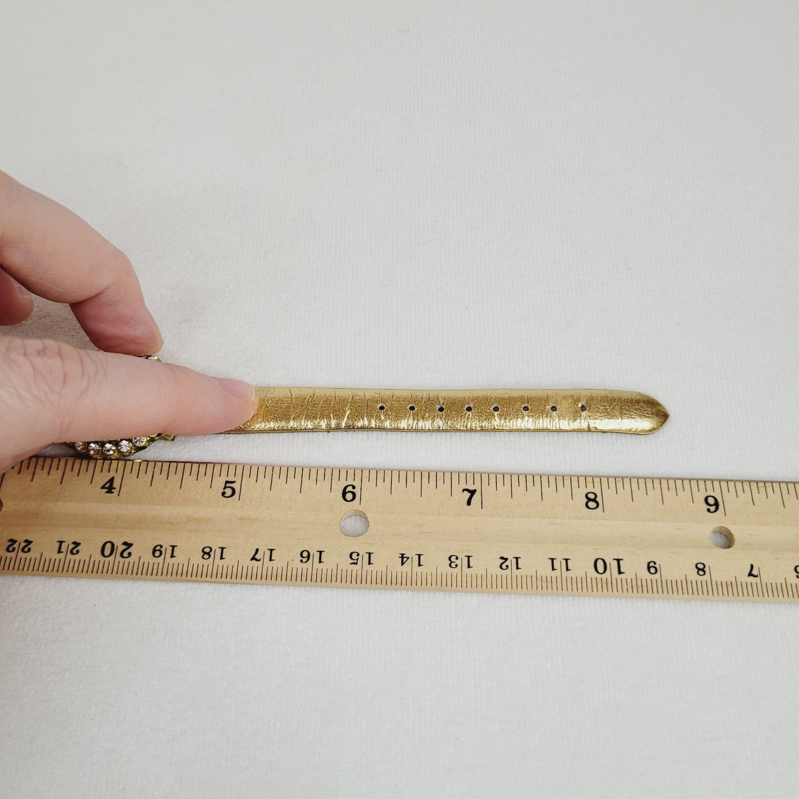 Vintage Elizabeth Taylor Rhinestone Encrusted Watch Gold Tone Band Working READ