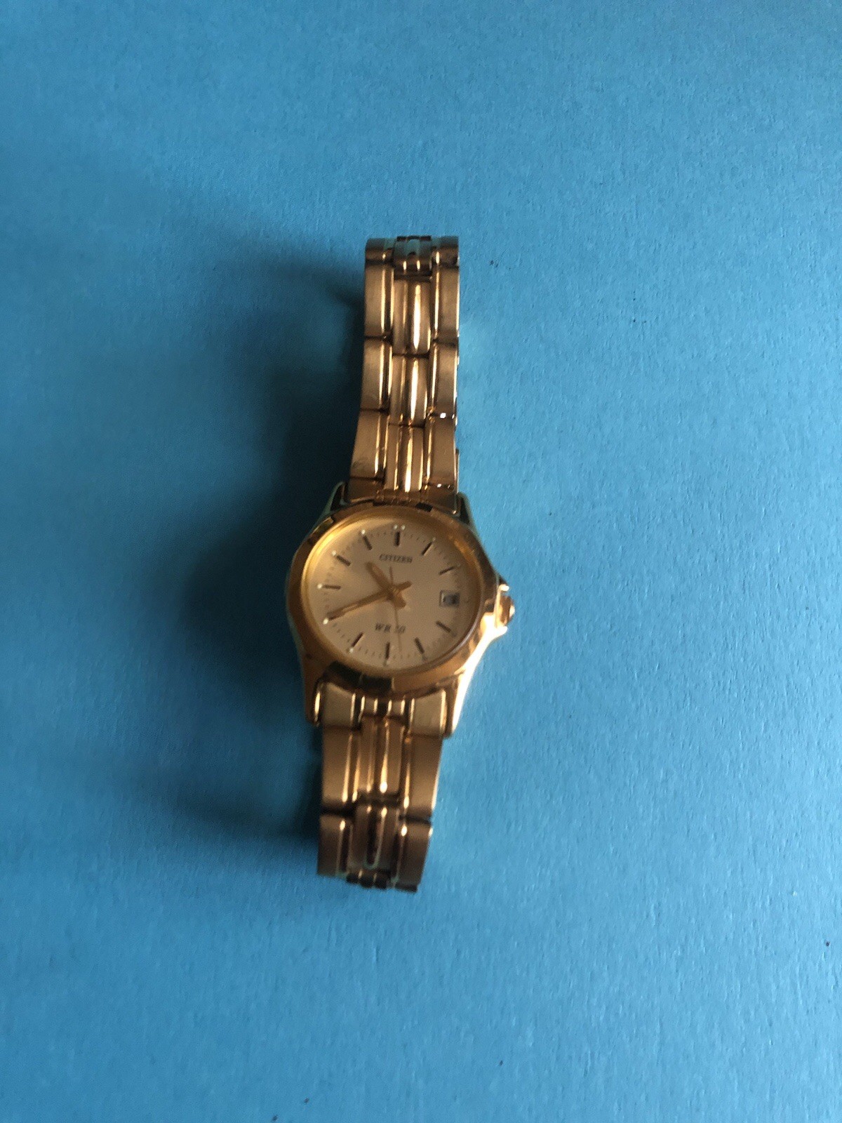 Ladies Citizen Quartz Watch with tri- fold centre fastening clasp. (6)