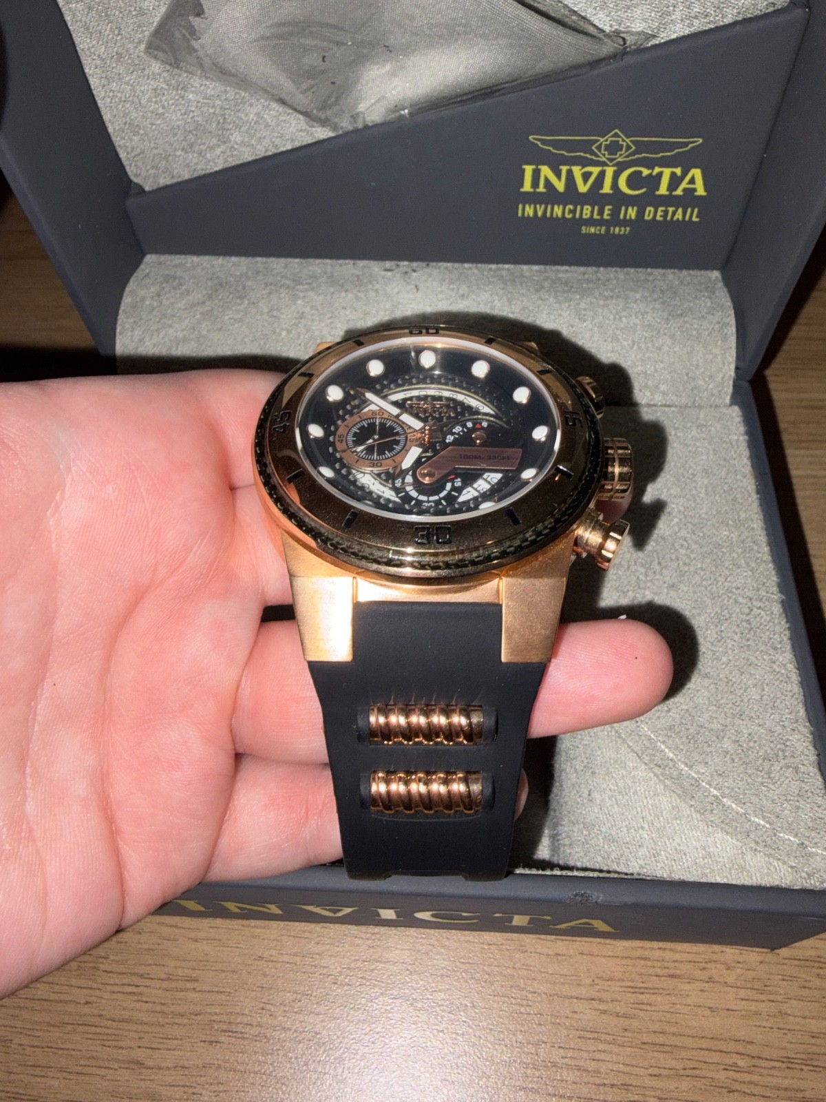 This Invicta S1 Rally men’s watch features a large 51mm rose gold-tone