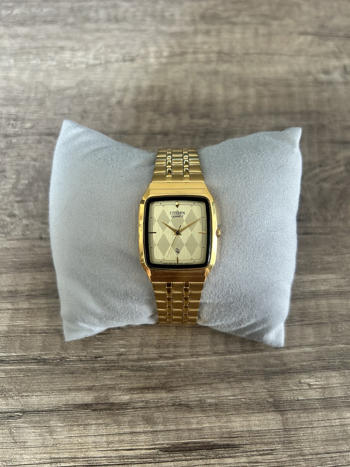 Citizen Quartz Gold-Tone Watch – Diamond Pattern Dial – Square Case – Vintage NO