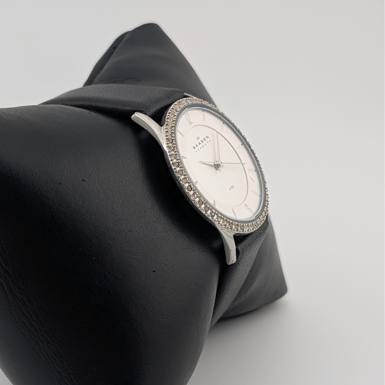 Skagen Denmark Crystal Bezel White Dial Black Leather Strap Watch 347SSLP
