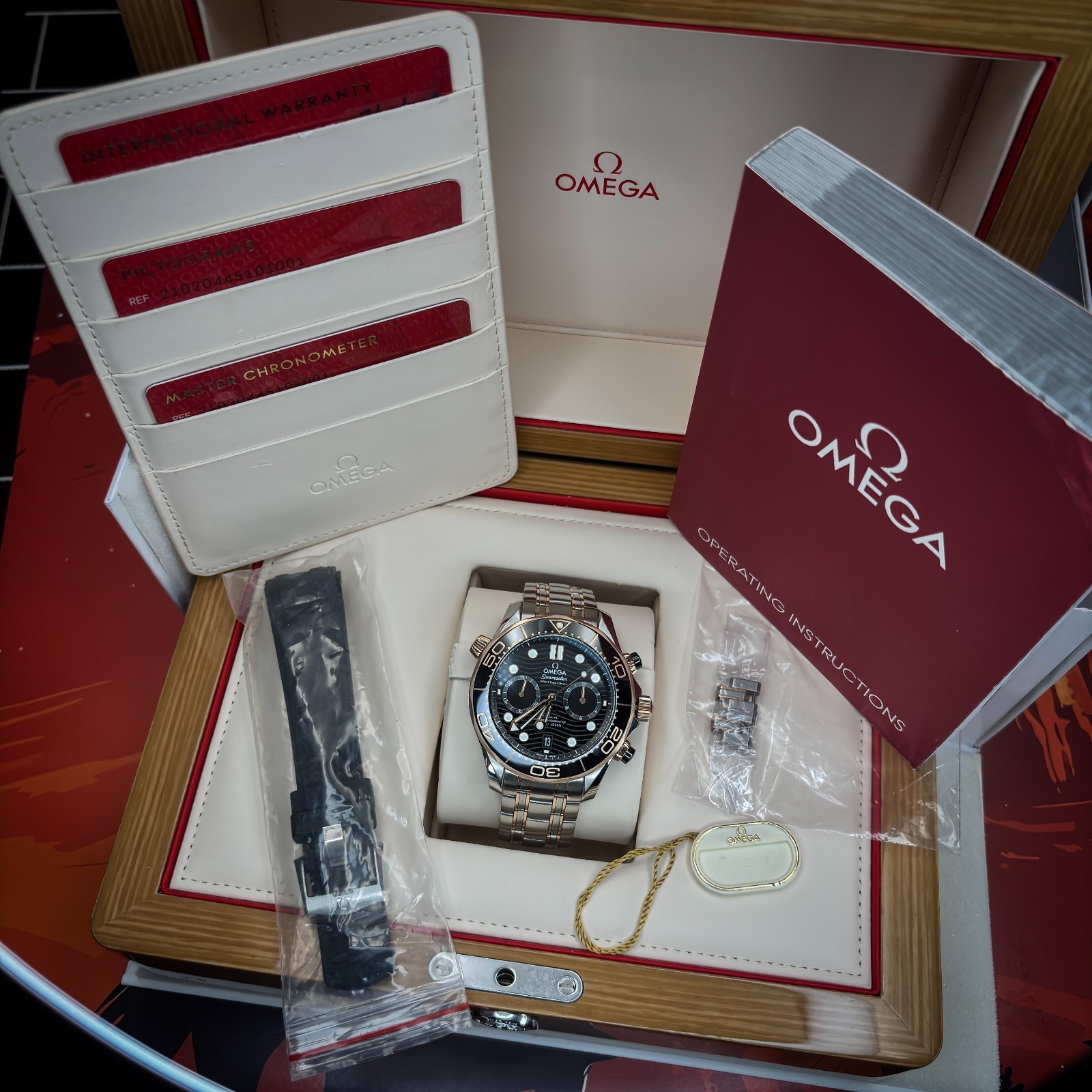 OMEGA Seamaster Diver 300M 210.20.44.51.01.001 BOX & PAPERS 2025 EXTRA STRAP